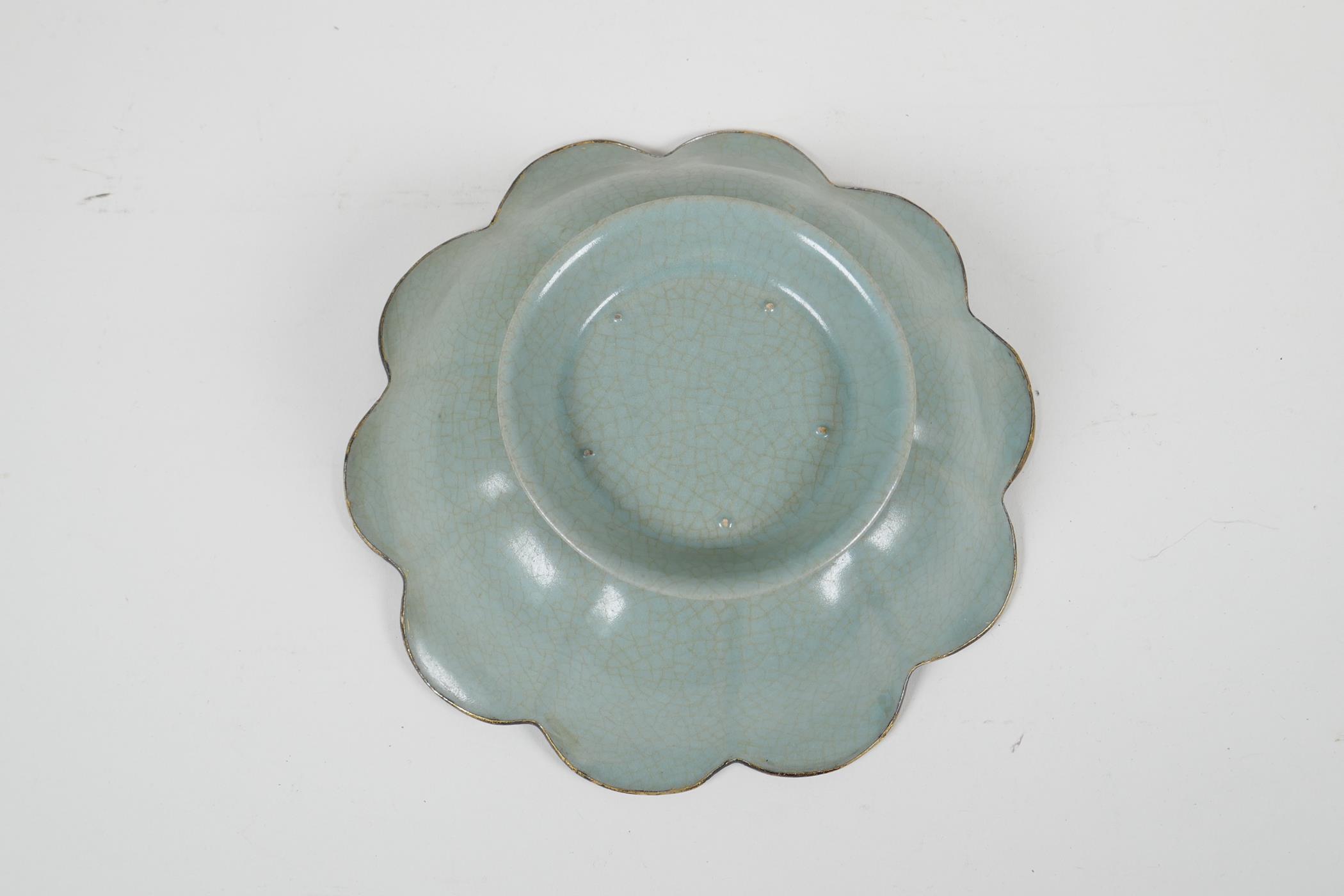 A Chinese Song style celadon crackle glazed bowl of petal form, with a gilt rim, the bowl with - Image 4 of 4