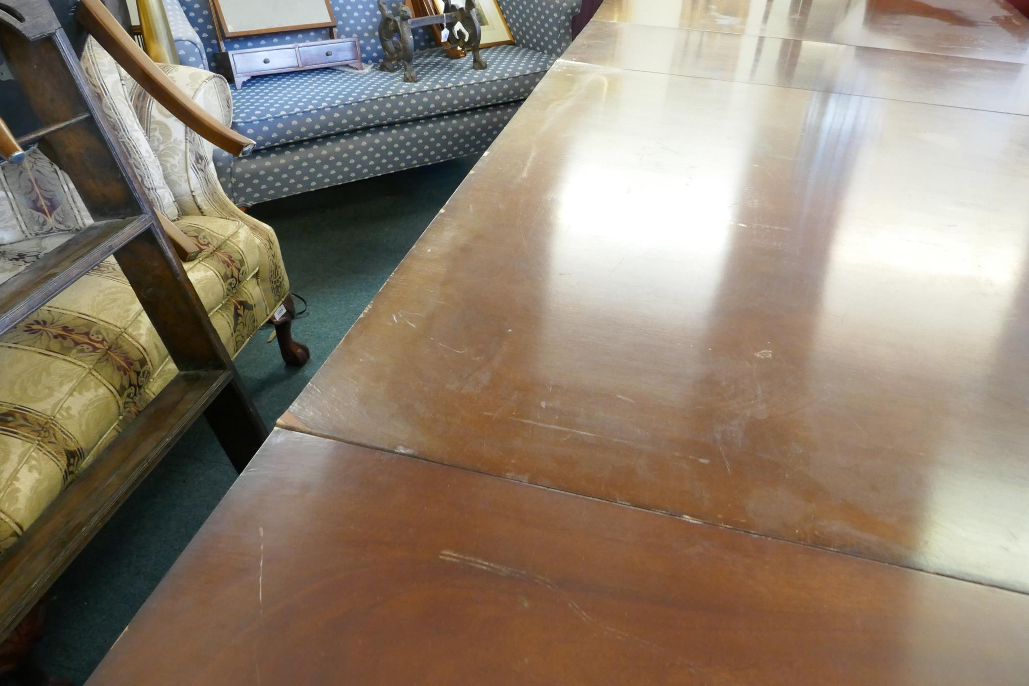 A Regency style three pillar dining table with mahogany veneered top and reeded edge, raised on - Image 4 of 7