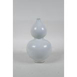 A Chinese double gourd porcelain vase with a white crackle glaze, 6½" high