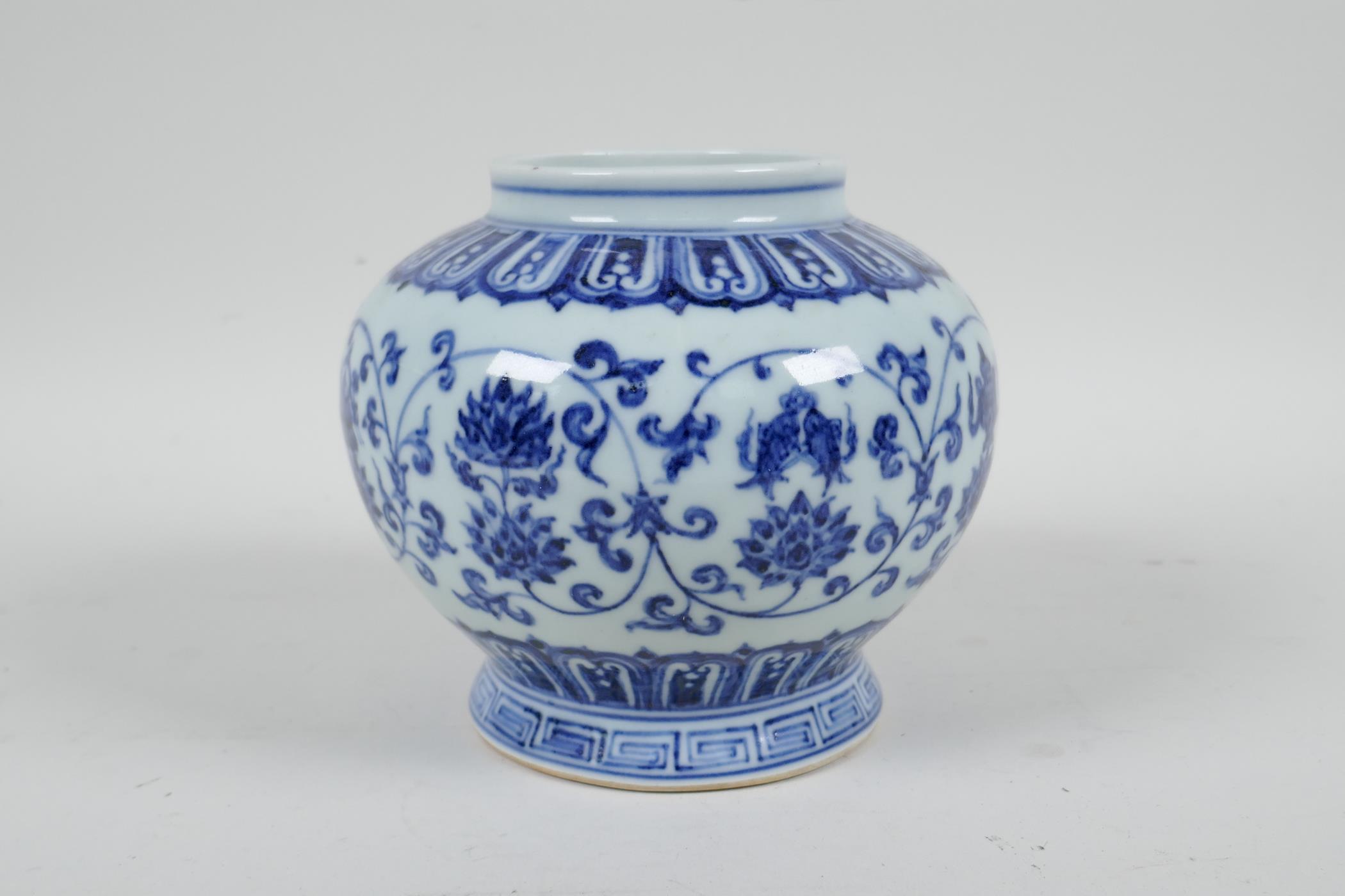 A Chinese blue and white porcelain jar decorated with the eight Buddhist treasures and lotus - Image 2 of 5