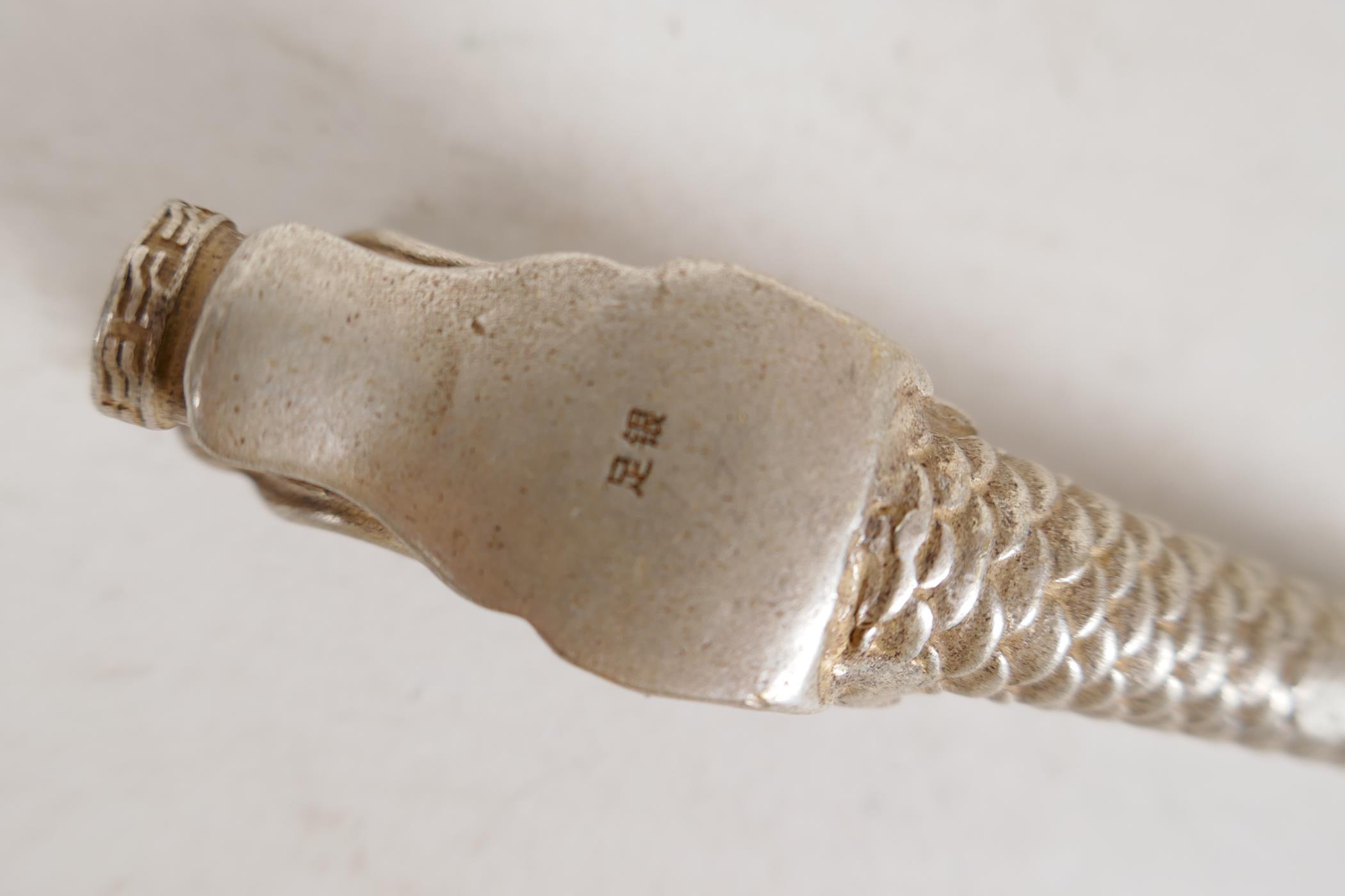 A Chinese white metal cheroot holder cast in the form of a dragon, character mark to base, 4" long - Image 5 of 5