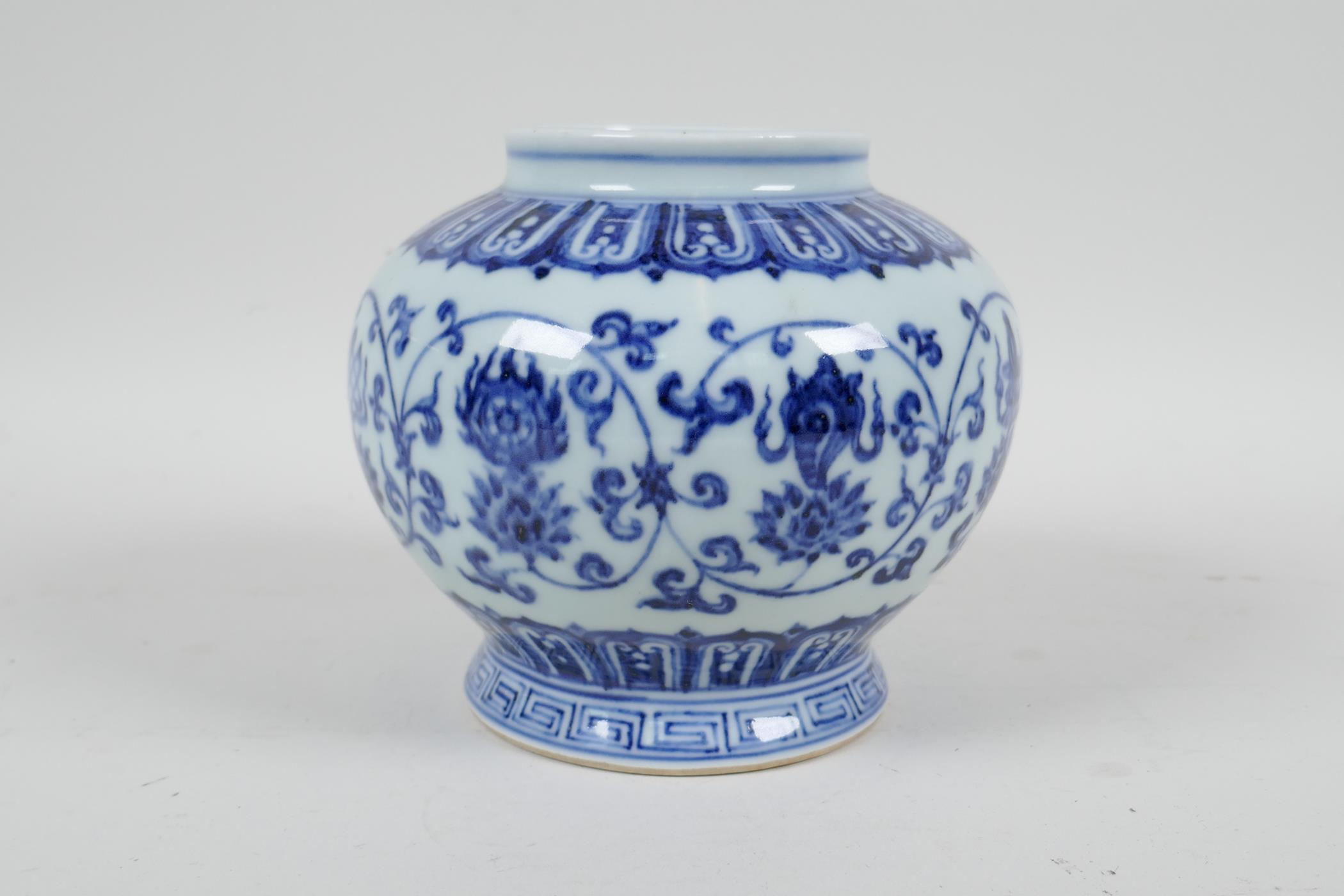 A Chinese blue and white porcelain jar decorated with the eight Buddhist treasures and lotus - Image 4 of 5