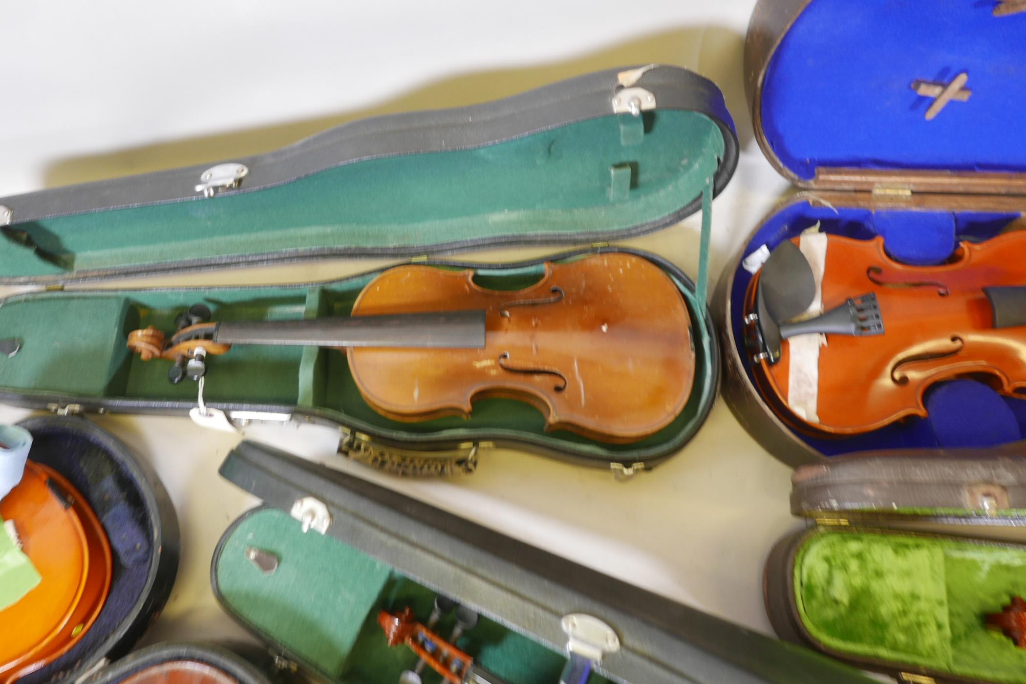 Eight violins for restoration, various states of disrepair, and including several good carry cases - Image 5 of 9
