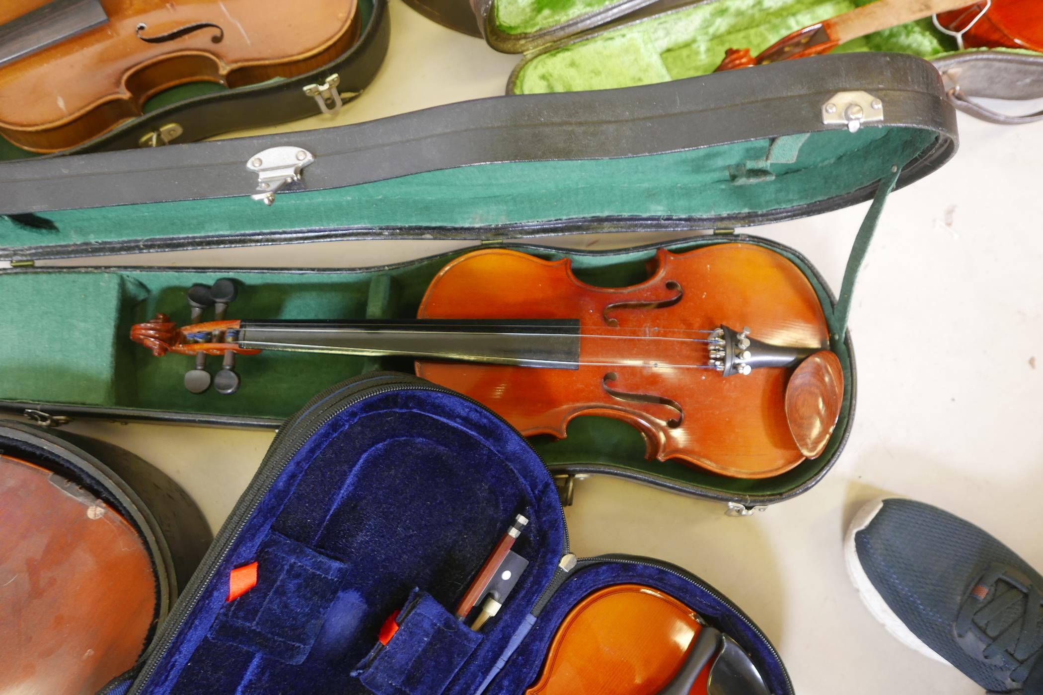 Eight violins for restoration, various states of disrepair, and including several good carry cases - Image 4 of 9