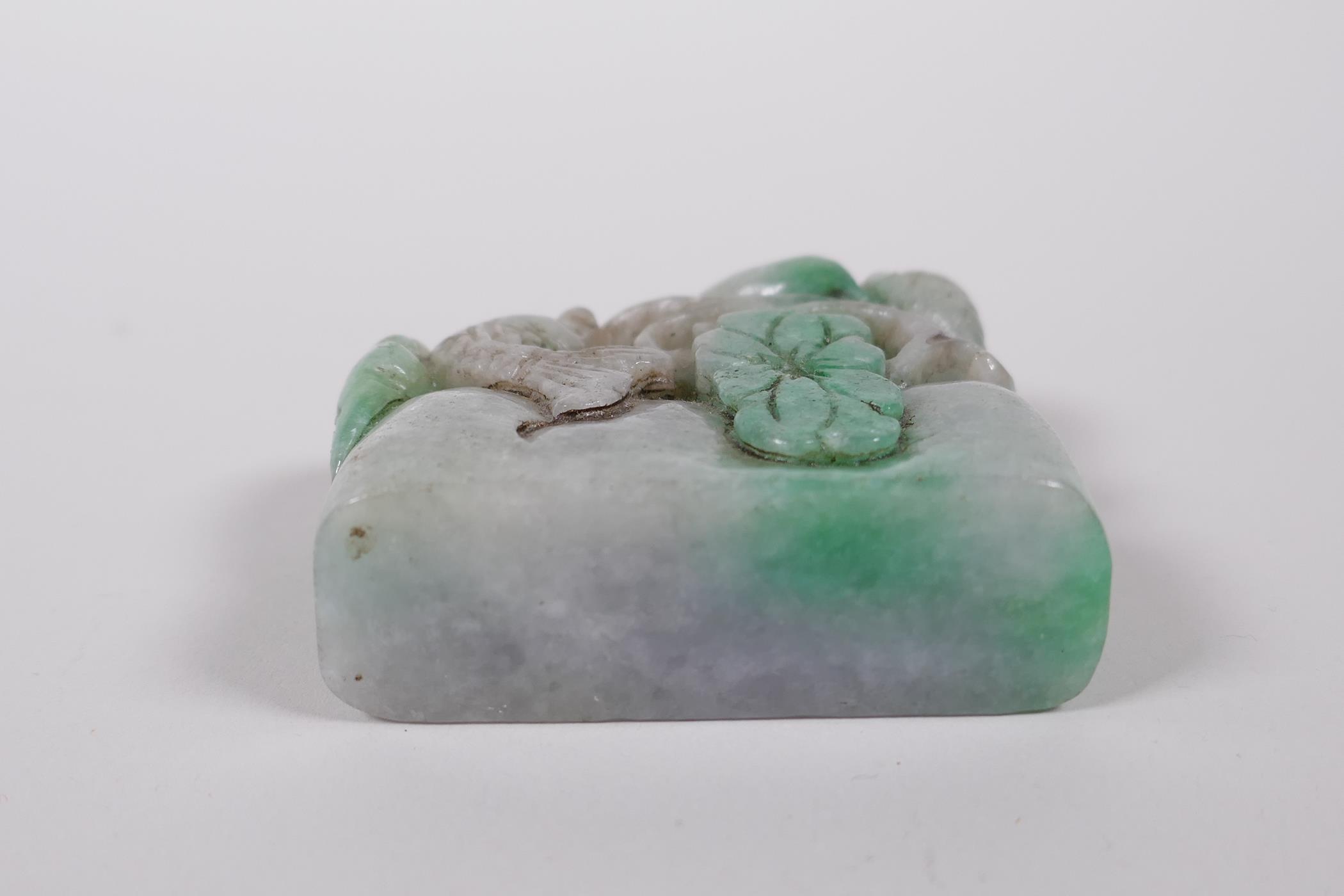 A Chinese mottled green jade carved ornament decorated with goldfish and lotus flowers on a - Image 4 of 4