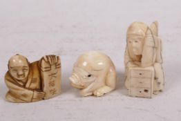 Three carved bone netsuke carved as travellers, tallest 2"