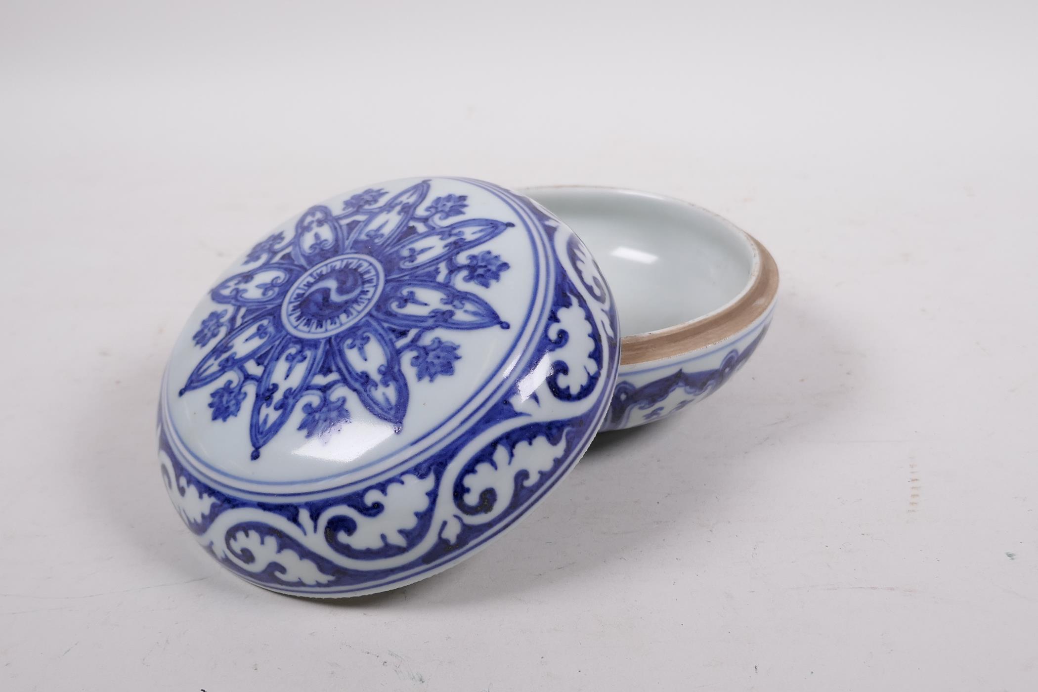 A Chinese blue and white porcelain box and cover with Yin Yang decoration, 6 character mark to base, - Image 2 of 4