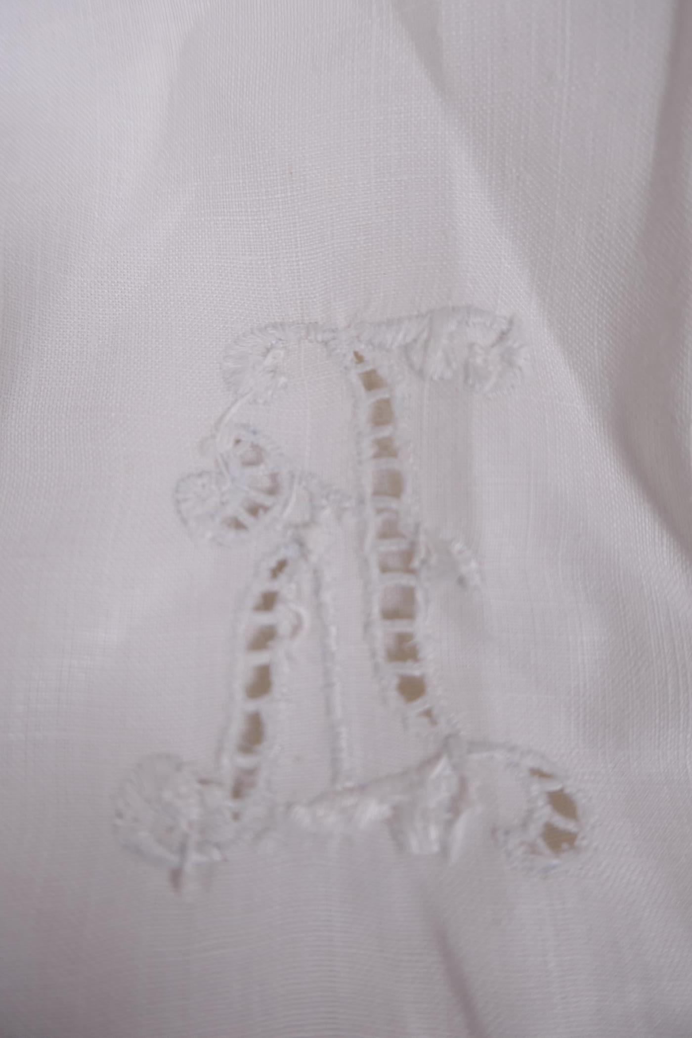 A collection of embroidered and printed linen and other fabric place mats - Image 3 of 4