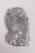 A silver plated vesta case in the form of a bird, 2½"