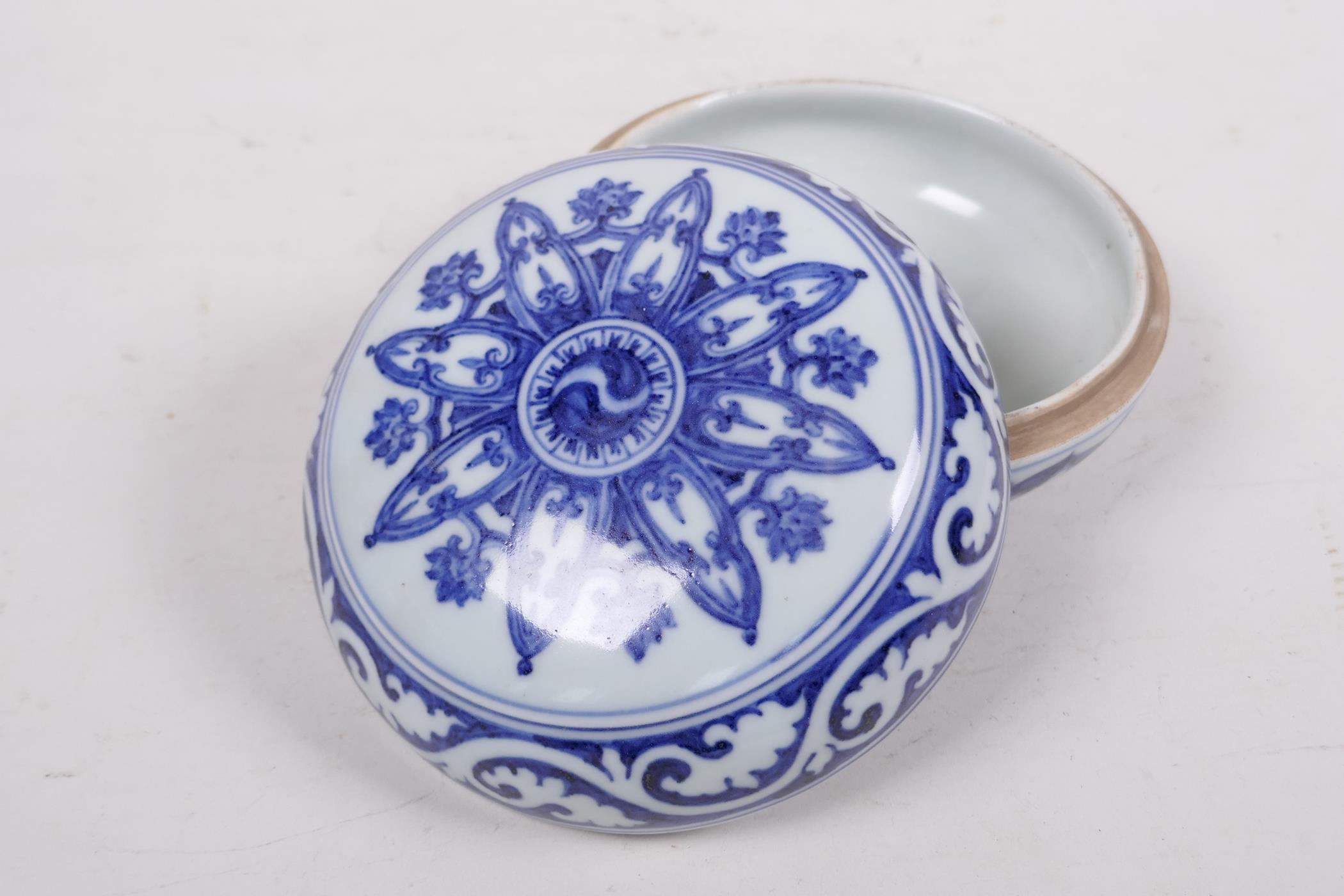 A Chinese blue and white porcelain box and cover with Yin Yang decoration, 6 character mark to base, - Image 3 of 4