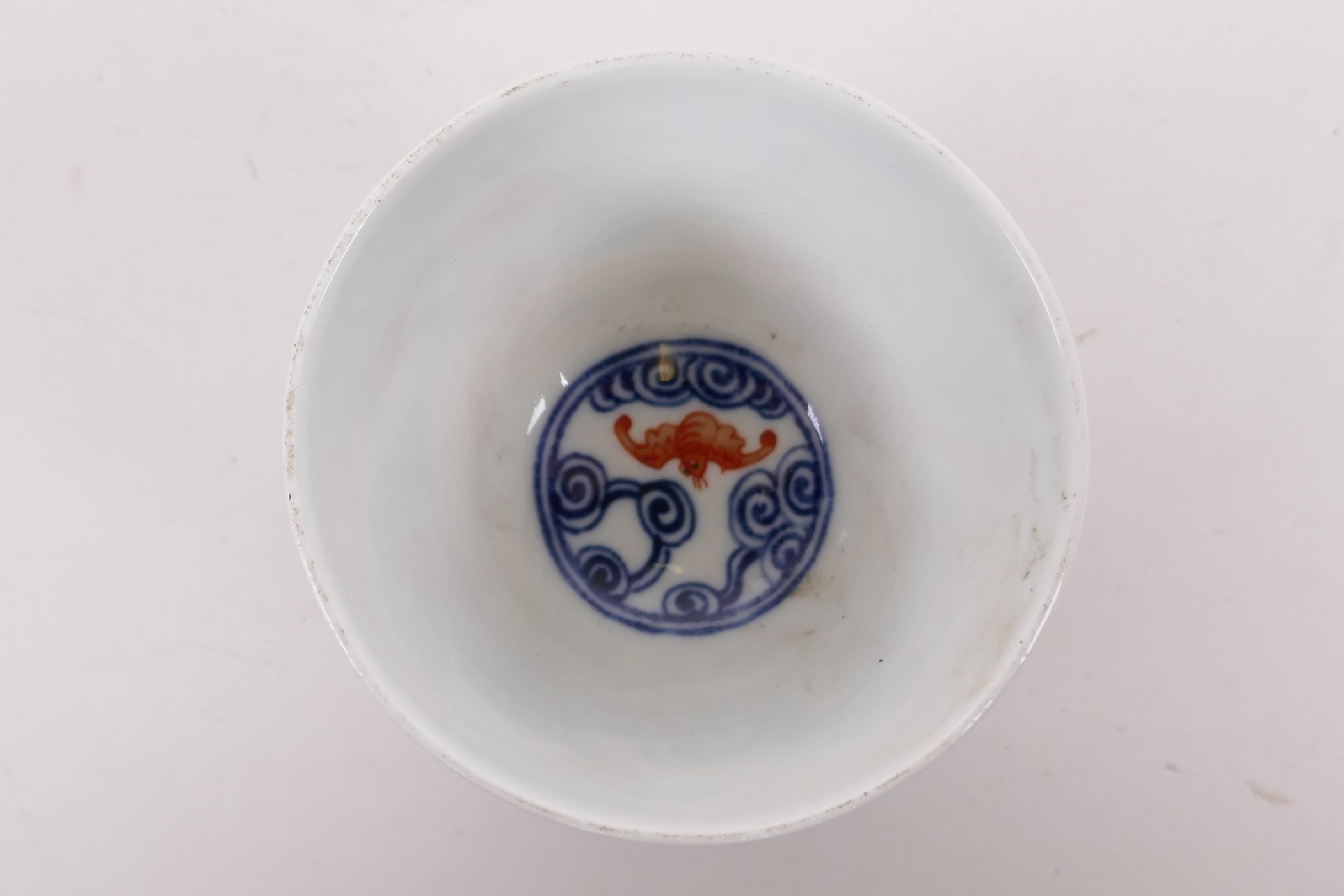 A Chinese blue and white porcelain tea bowl with iron red bat decoration, Quing six character mark - Image 5 of 5