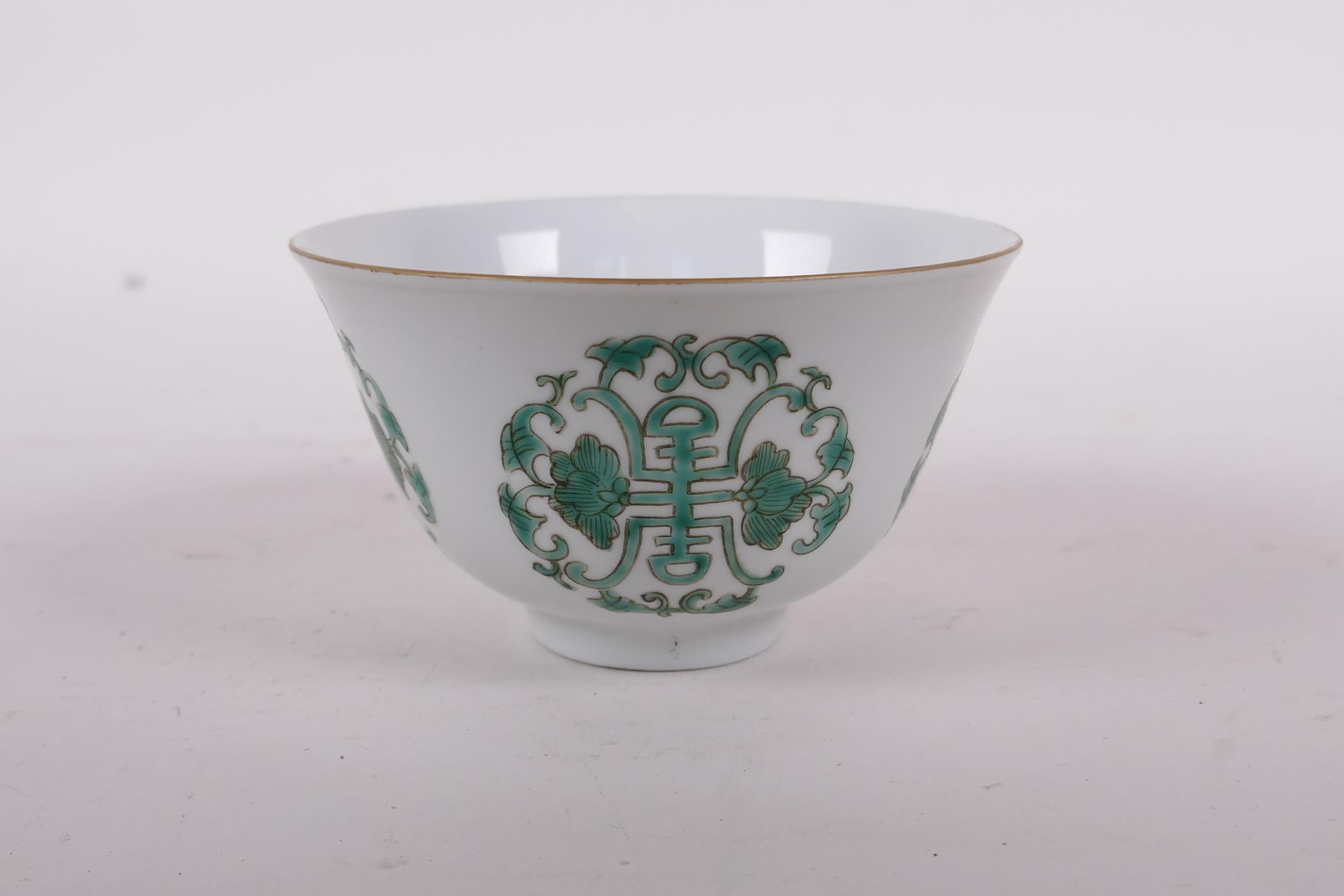 An early C20th Chinese porcelain tea bowl decorated with green enamel longevity symbol, Daoguang - Image 3 of 4