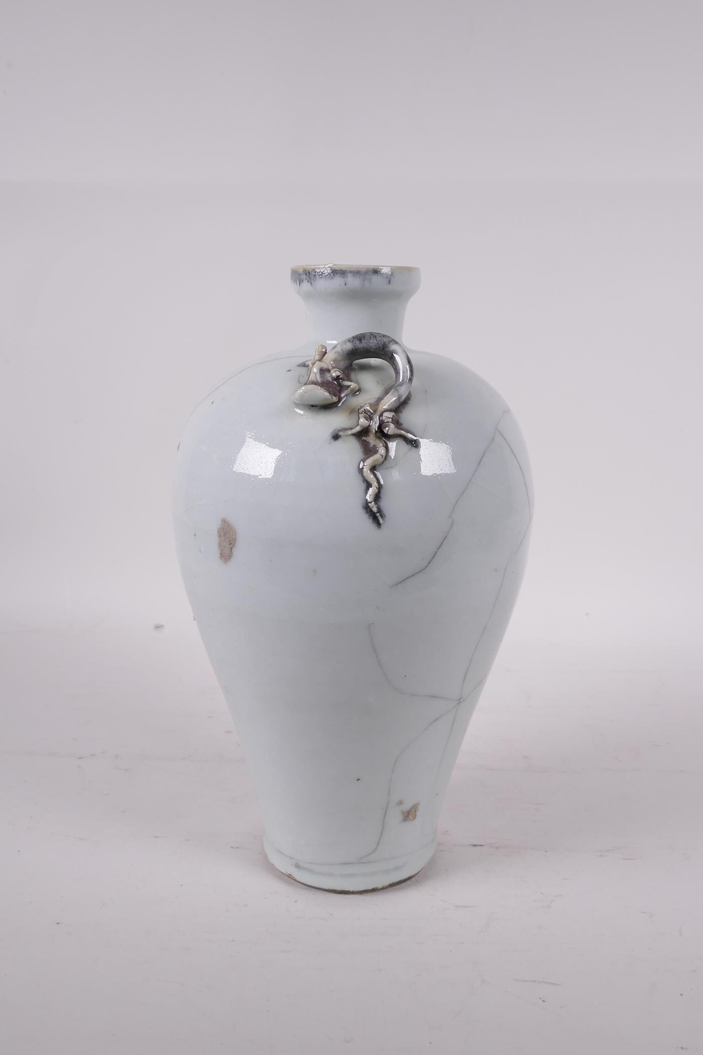 A Chinese crackleglazed porcelain vase with two dragon handles, 9" high - Image 4 of 5