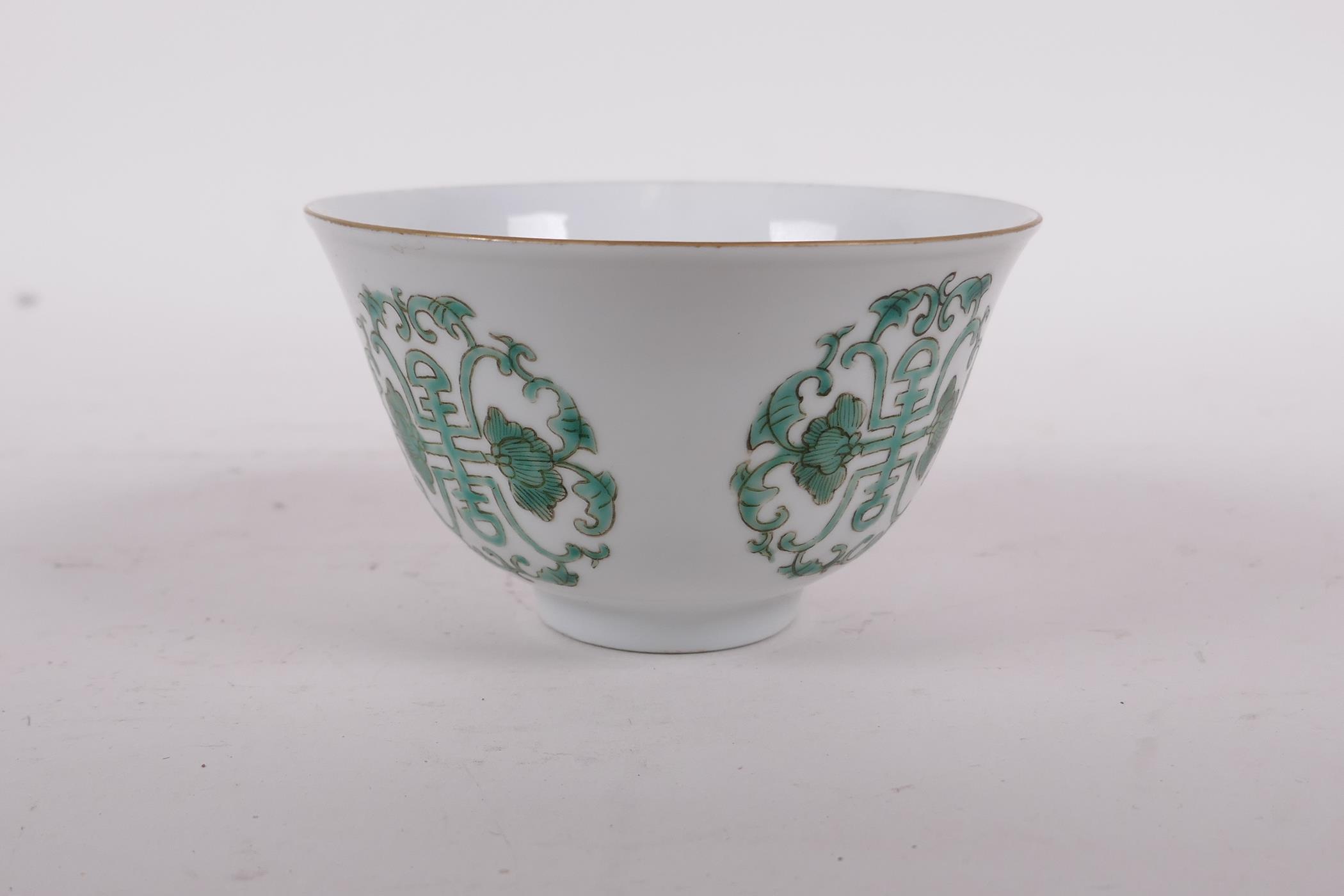 An early C20th Chinese porcelain tea bowl decorated with green enamel longevity symbol, Daoguang - Image 2 of 4