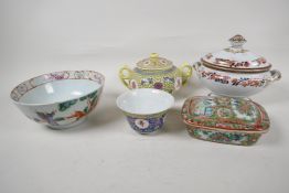 Five pieces of Chinese porcelain to include a C19th bowl painted with figures, 7" diameter, a
