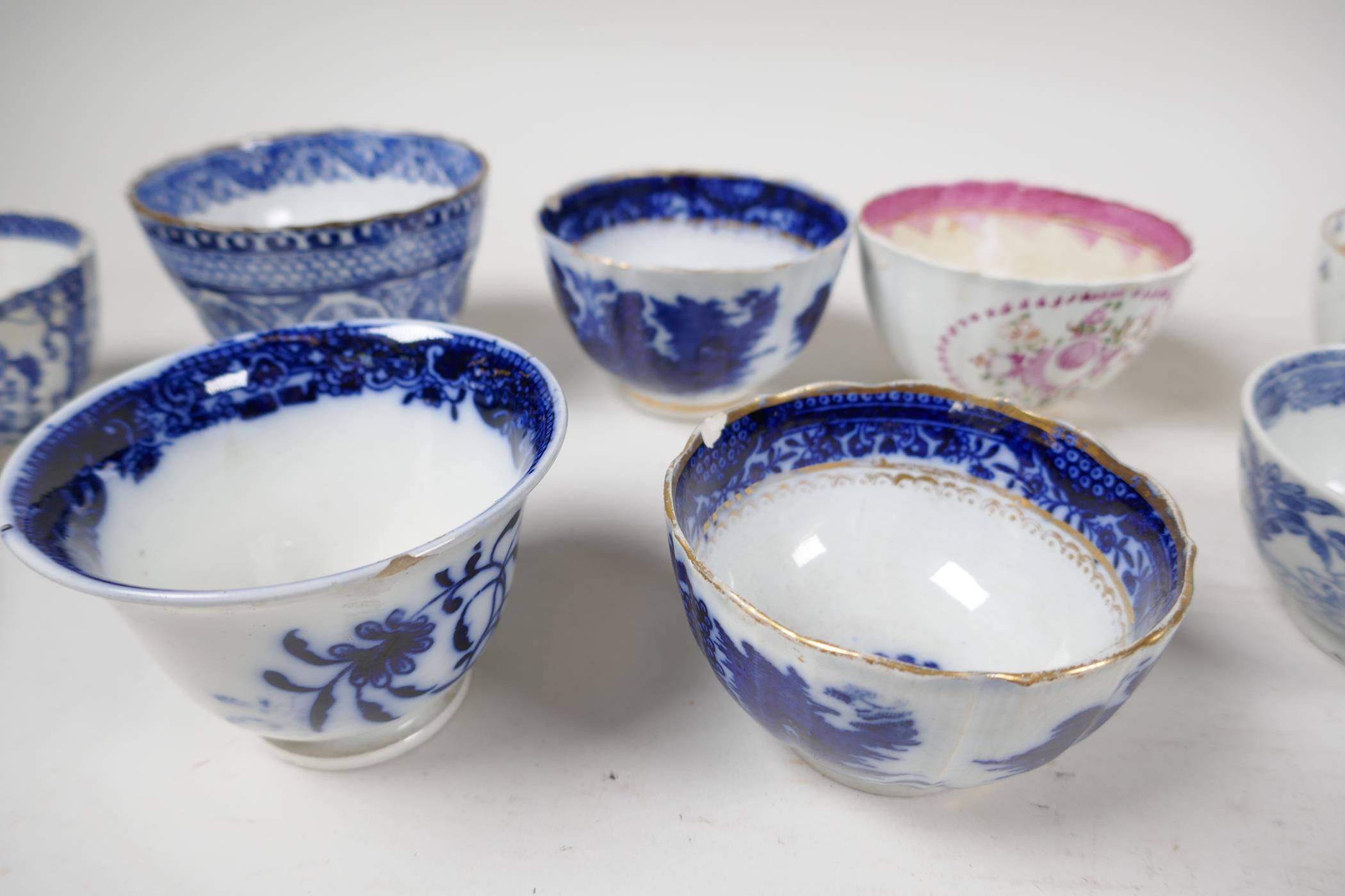 Fifteen porcelain tea bowls, English and Chinese, most late C18th, largest 3½" diameter - Image 3 of 9