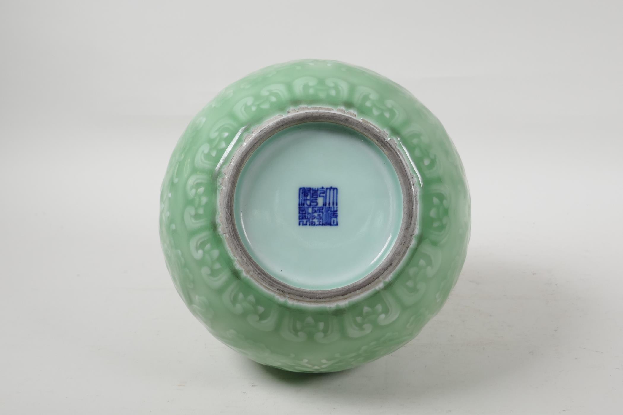 A Chinese green glazed porcelain garlic head vase, with underglaze lotus flower decoration, seal - Image 4 of 5