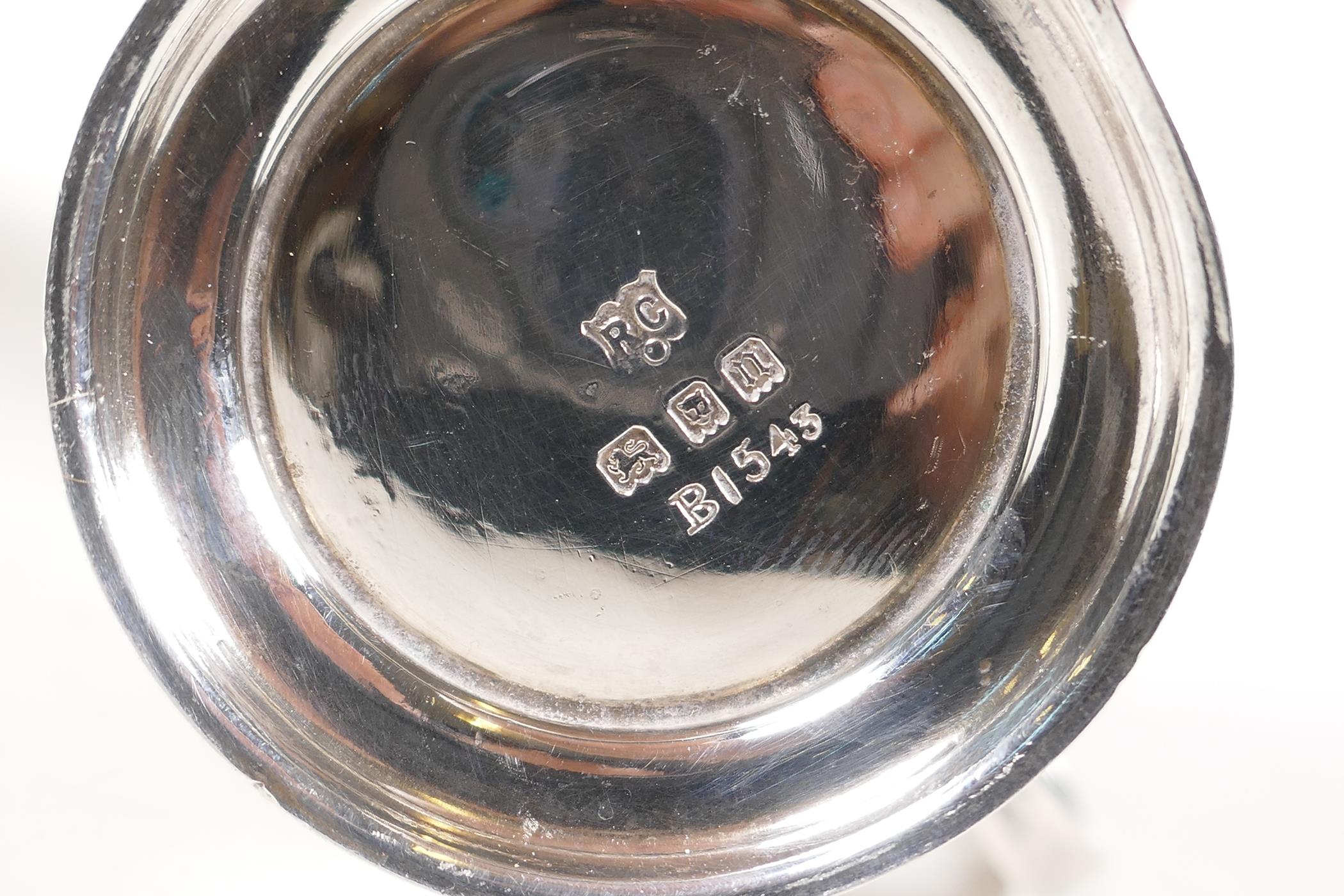 A hallmarked silver sauce boat, Birmingham 1924, and a silver mustard pot with blue glass liner, - Image 6 of 6