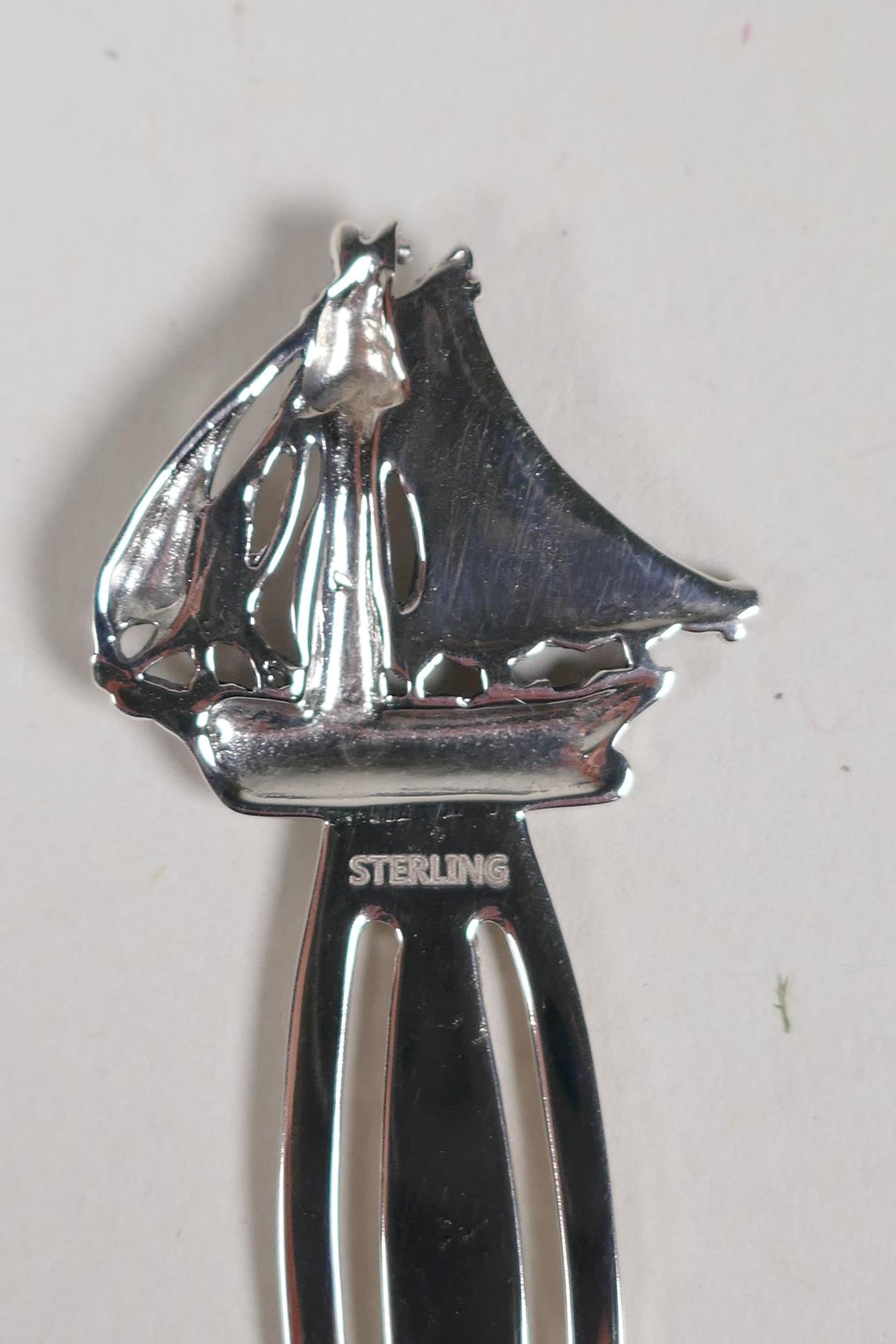 A sterling silver bookmark with a sailing boat finial, 2" long - Image 2 of 2