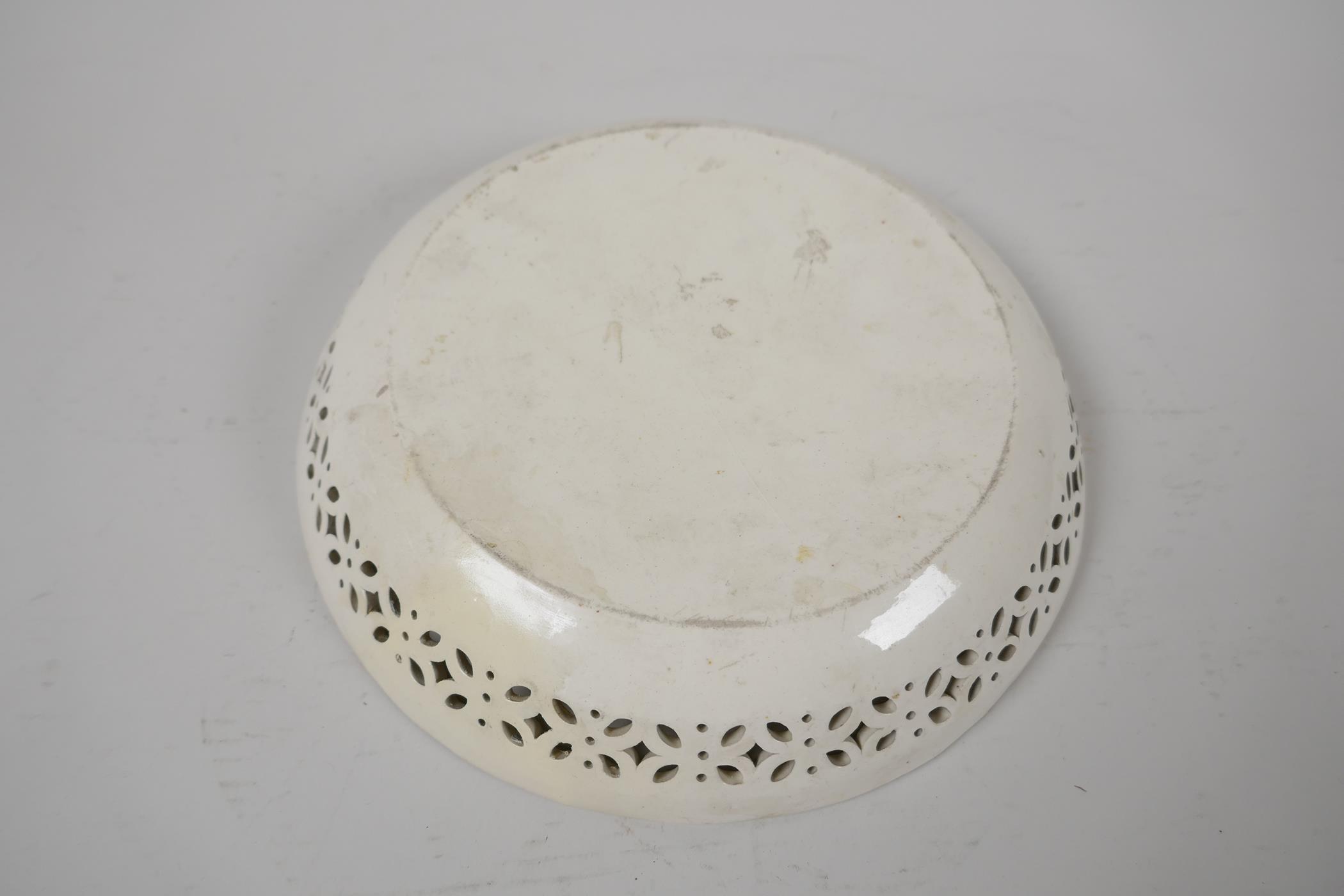 A late C18th creamware shallow bowl with pierced rim, 8" diameter - Image 3 of 4