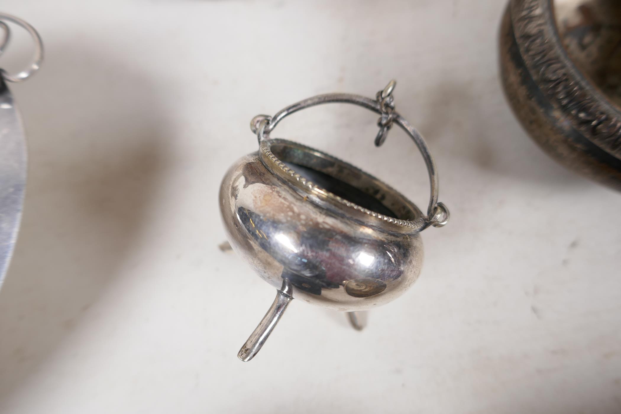 A small quantity of silver plated items to include two cased stirrup cups, a miniature caldron, a - Image 3 of 3