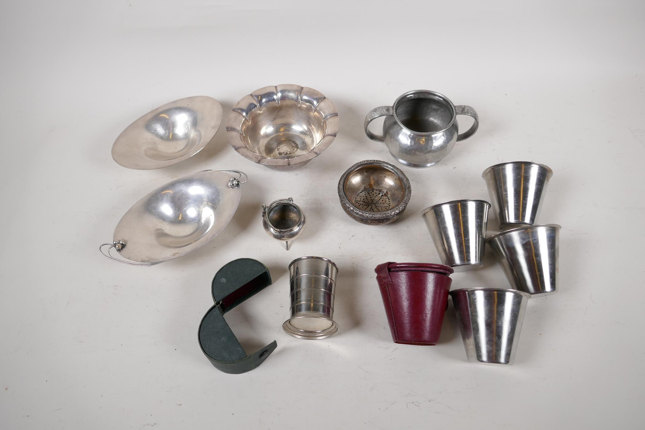 A small quantity of silver plated items to include two cased stirrup cups, a miniature caldron, a - Image 2 of 3