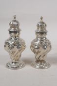 A pair of hallmarked silver salt and pepper by Edward Barnard & Sons Ltd, London 1900, 74g