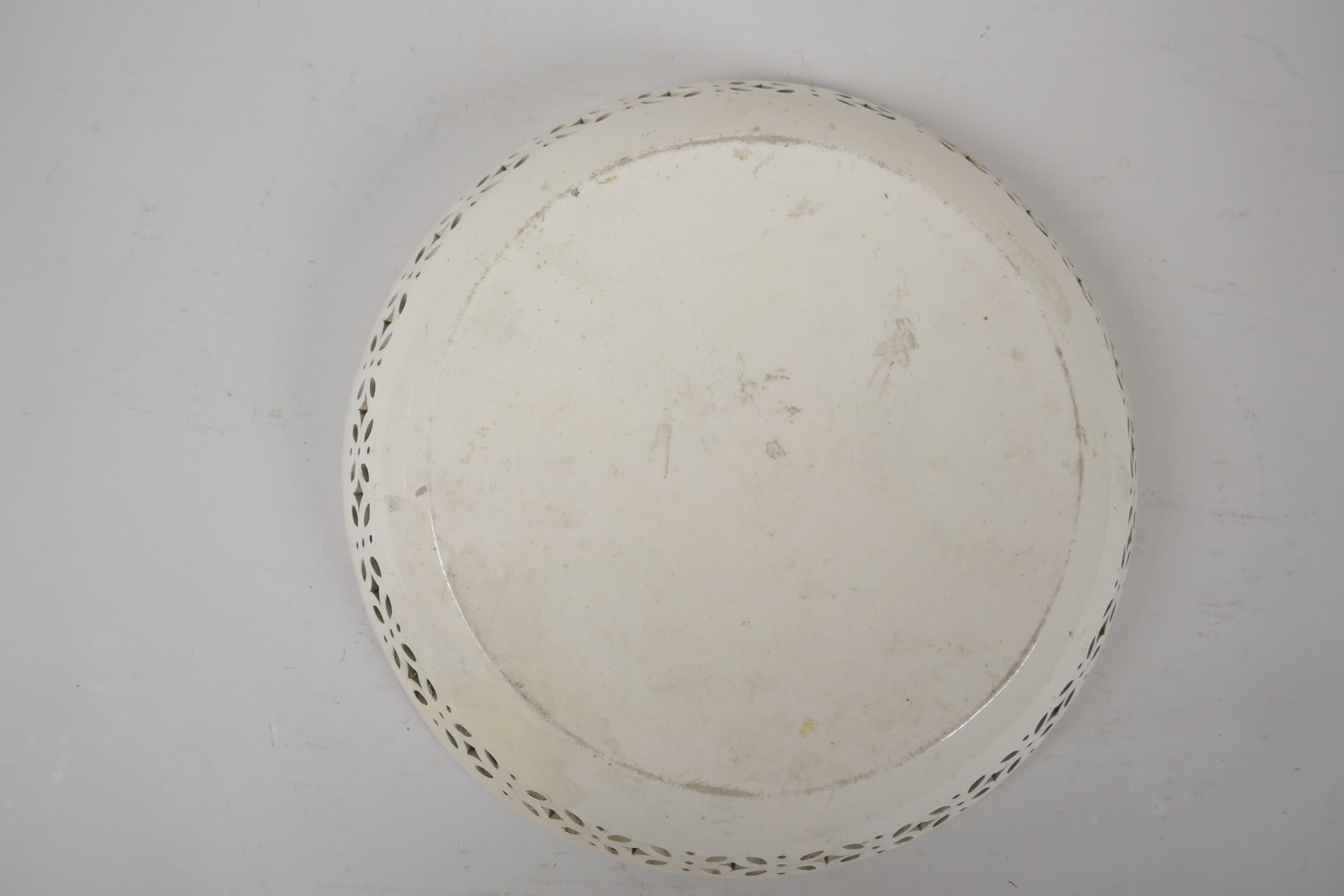 A late C18th creamware shallow bowl with pierced rim, 8" diameter - Image 4 of 4