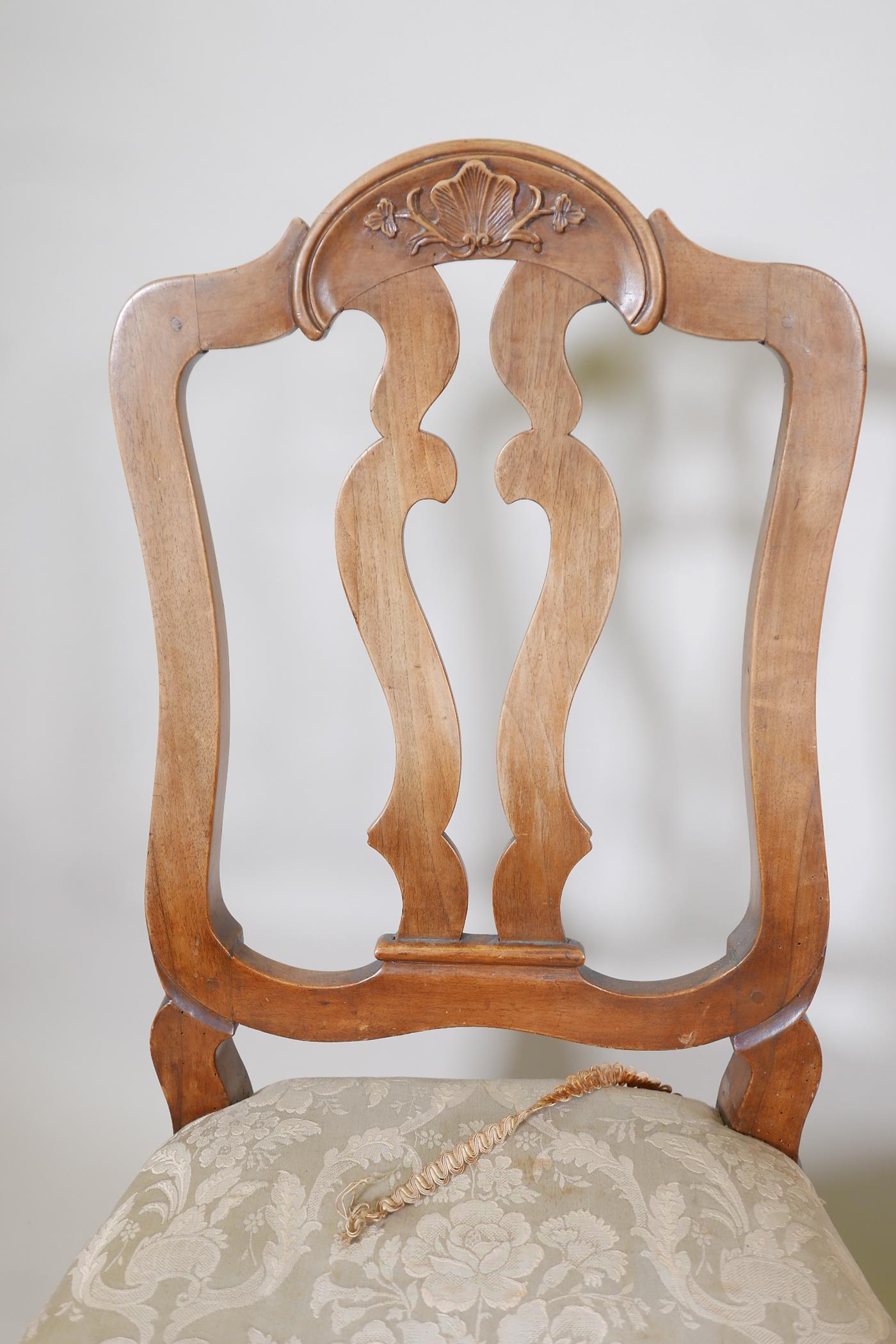 A pair of C18th French walnut pierced splat back side chairs with finely carved decoration, raised - Image 5 of 7