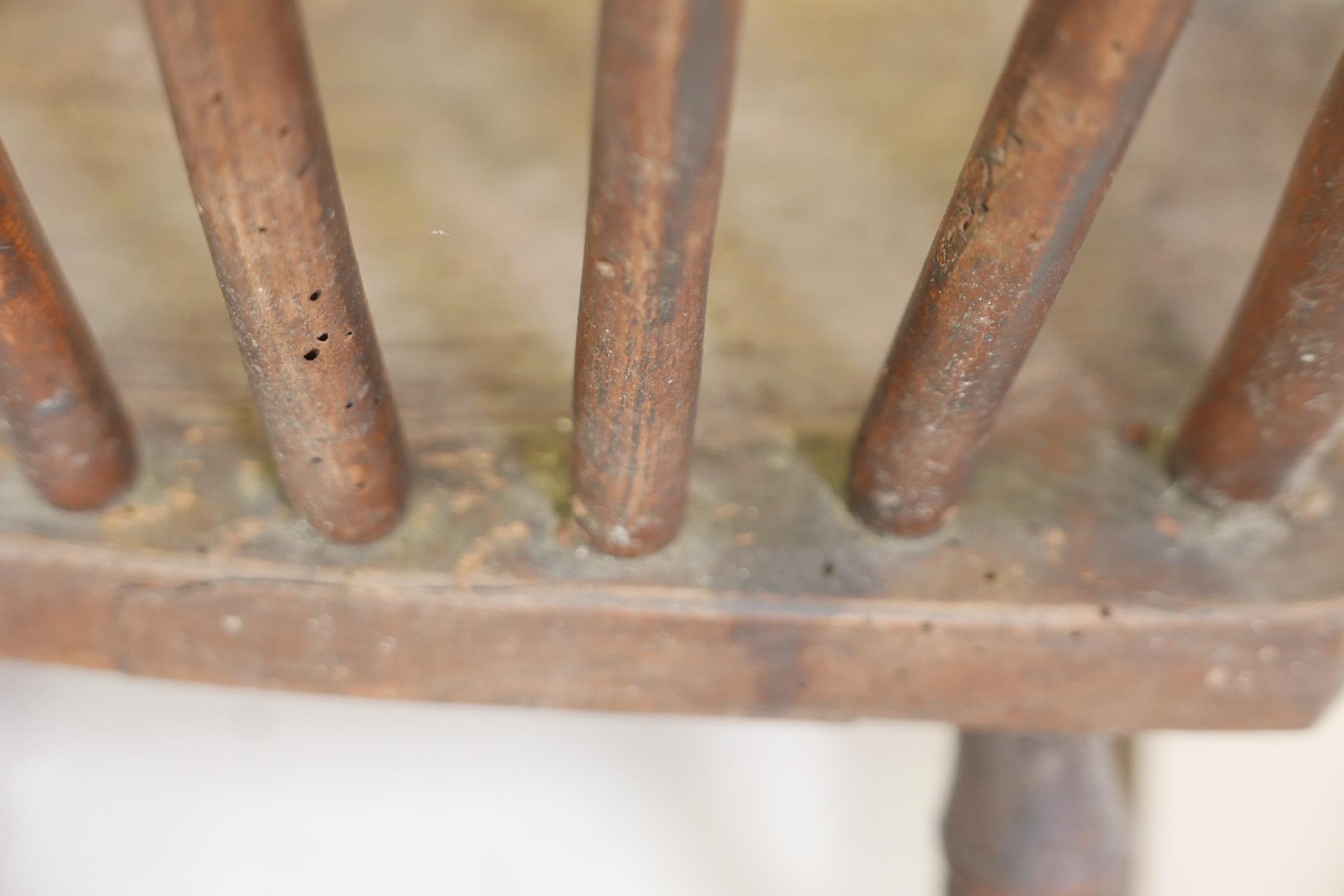 A child's elm Windsor stick back rocking chair, 24" high, 11" wide - Image 4 of 4