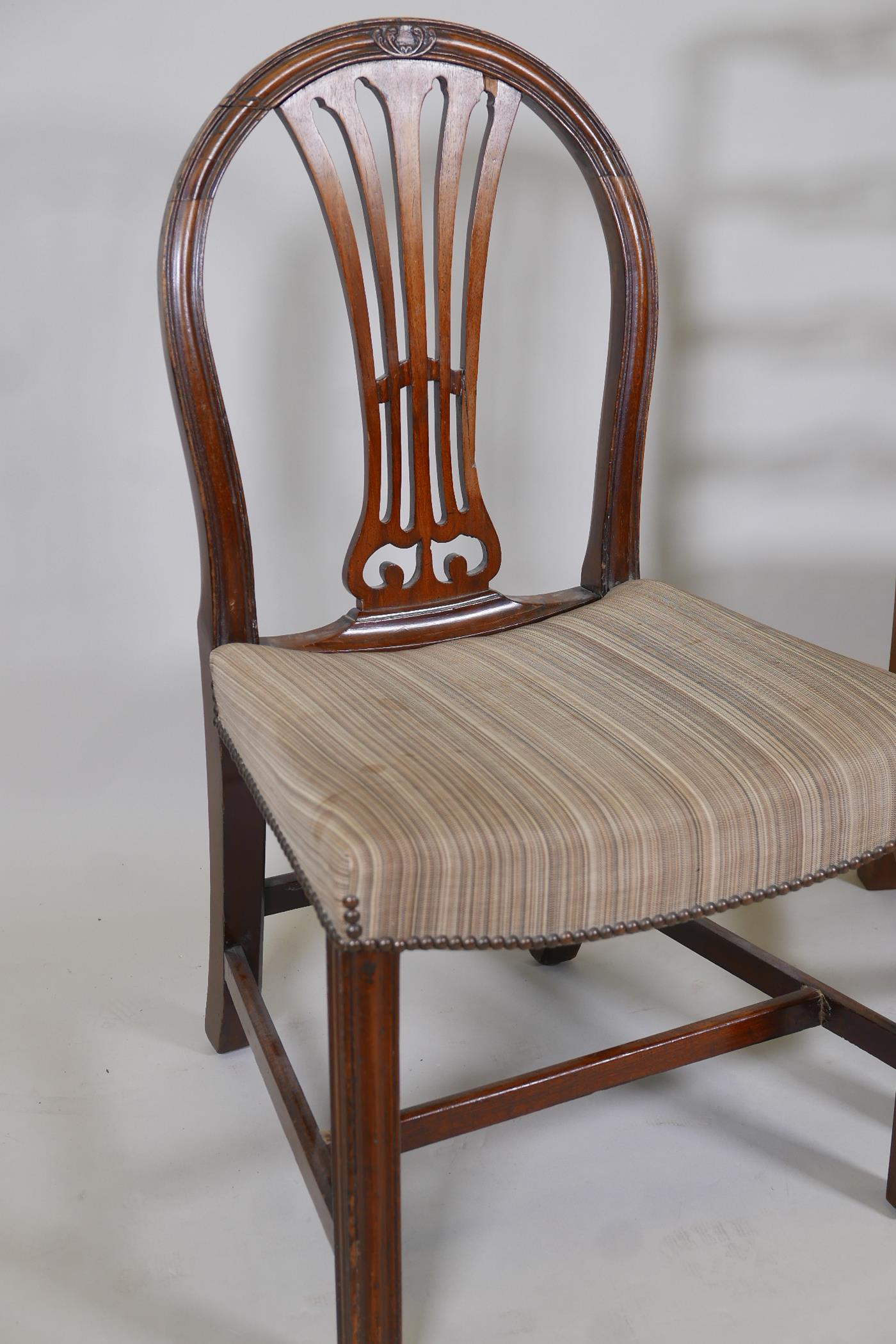 A Georgian Hepplewhite mahogany side chair with pierced splat back and saddle seat, raised on square - Image 2 of 5