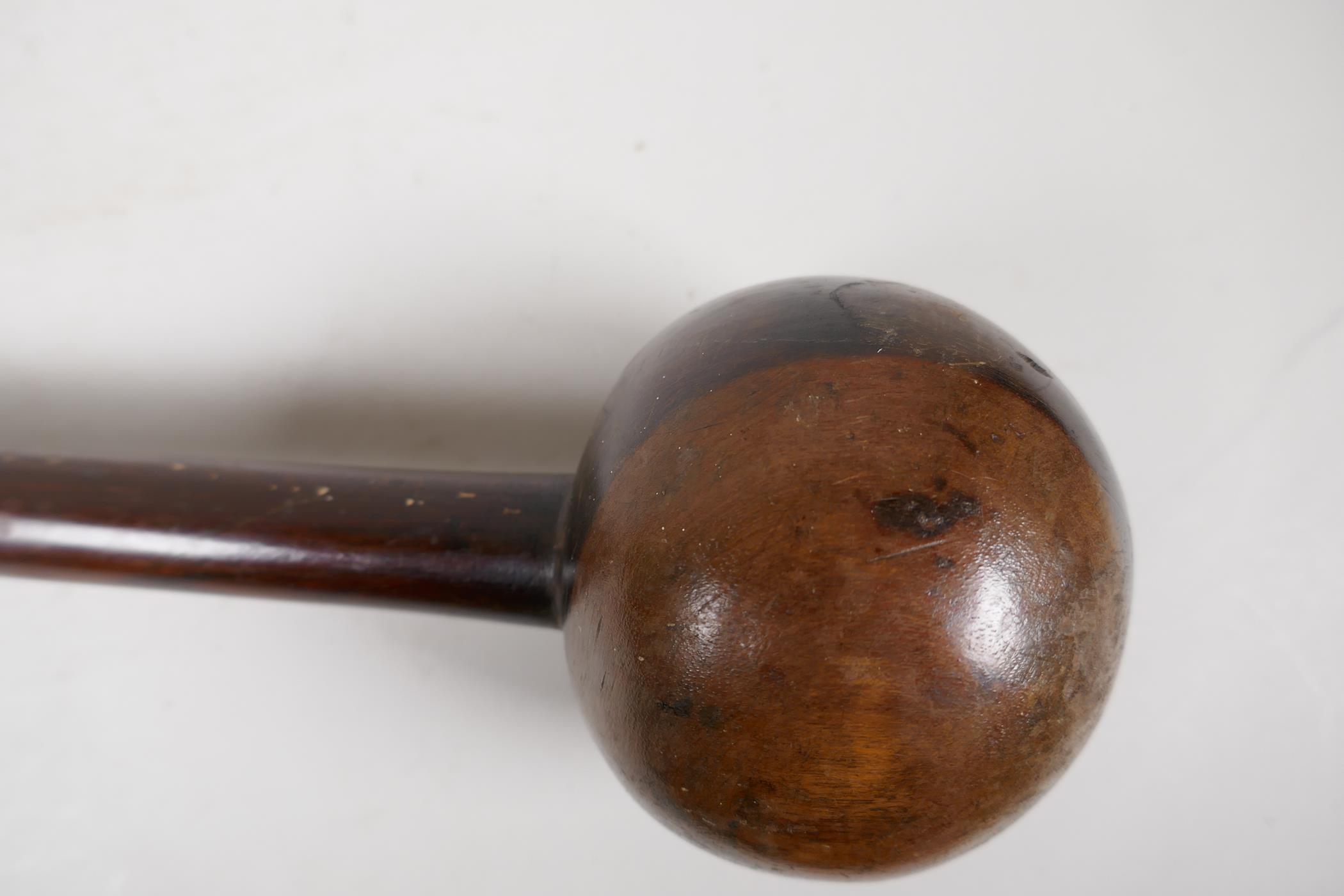 An antique African hardwood knobkerrie, 23" long - Image 4 of 4