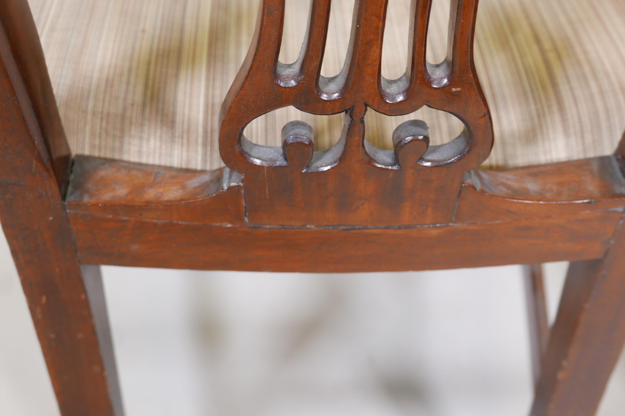 A Georgian Hepplewhite mahogany side chair with pierced splat back and saddle seat, raised on square - Image 4 of 5