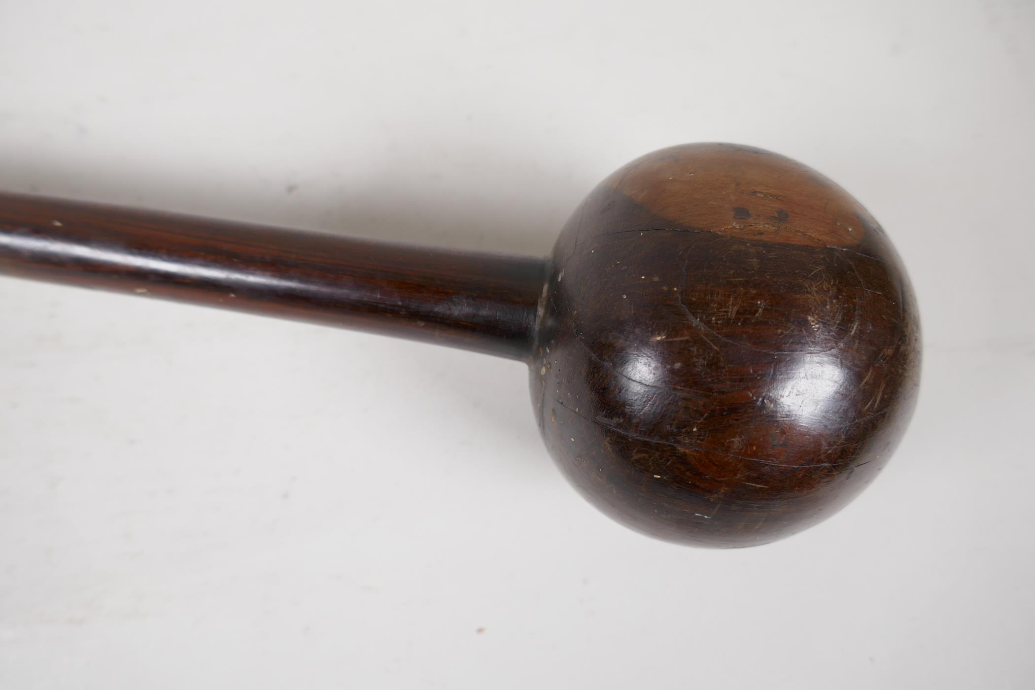 An antique African hardwood knobkerrie, 23" long - Image 2 of 4
