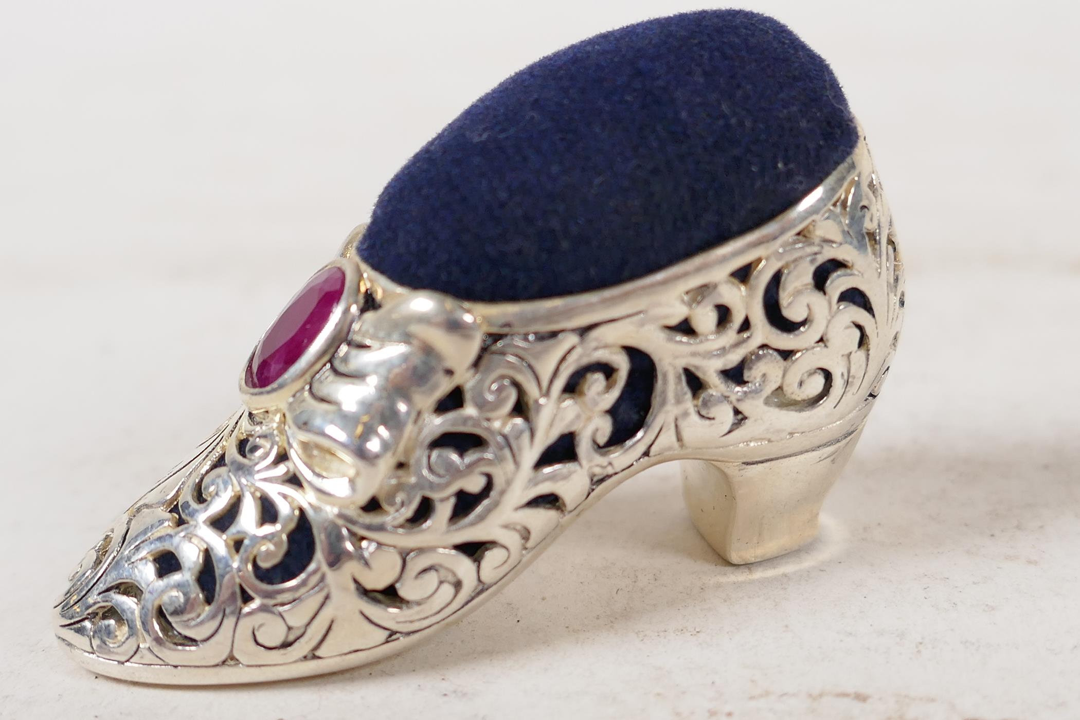 A sterling silver pin cushion in the form of a shoe, 2" long - Image 2 of 3