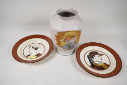 A pair of decorative Quimper wall plates, traditionally painted with a Breton couple, 9" diameter,