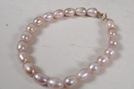 A cultured pearl bracelet with 9ct gold clasp, 7" long