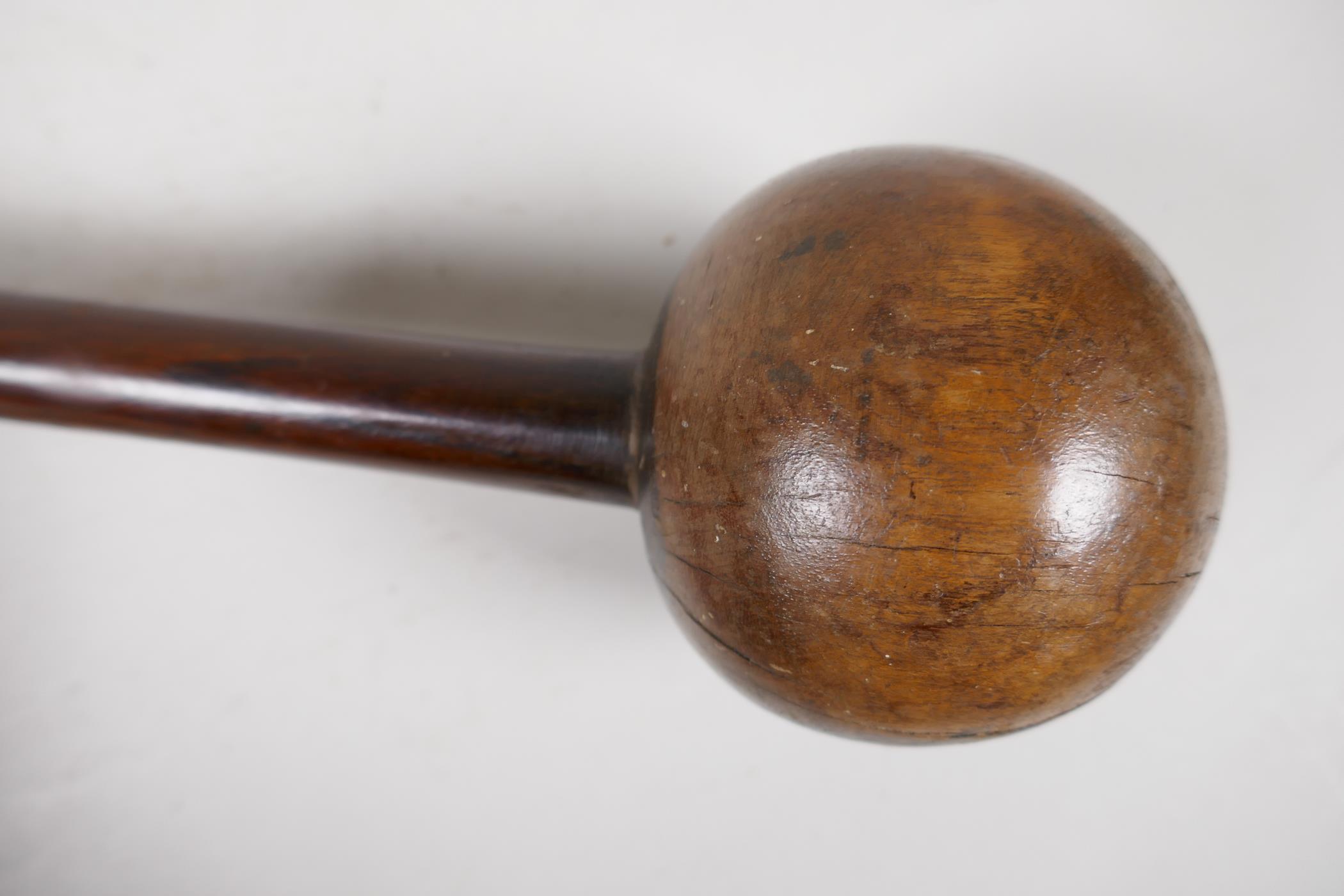 An antique African hardwood knobkerrie, 23" long - Image 3 of 4