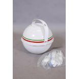 A Guzzini per Alimenti six place picnic set, in Italian national colours, unused