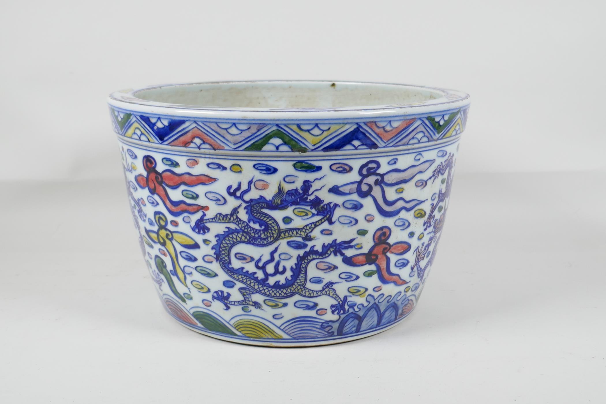 A Chinese Wucai style porcelain jardinere, decorated with dragons & the flaming pearl, 6 character - Image 3 of 7