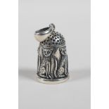 A sterling silver pendant thimble with raised cat decoration, 1" high