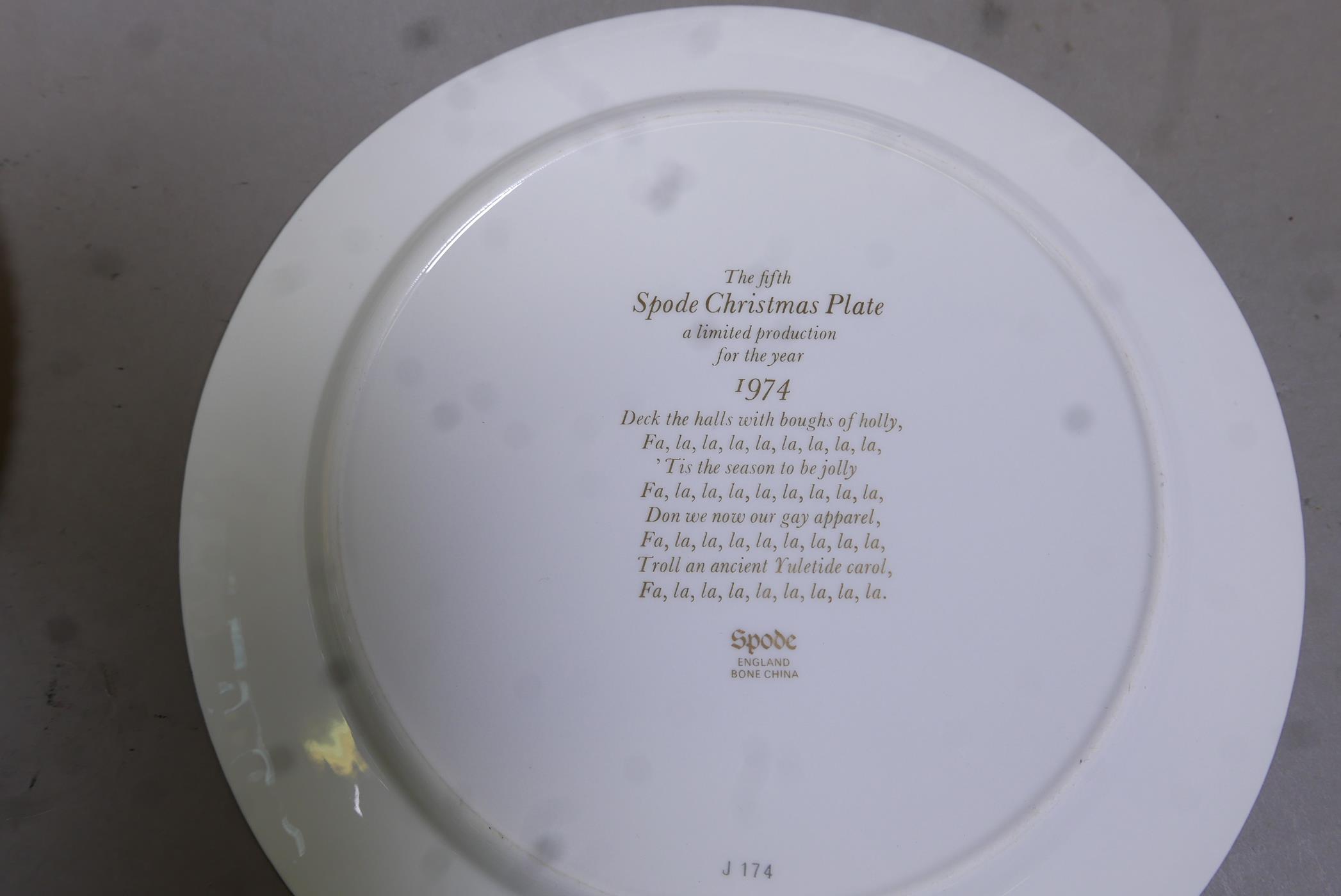 A set of Spode Christmas plates, from the First, 1970 to 1987, and a Spode limited edition St Paul's - Image 3 of 5