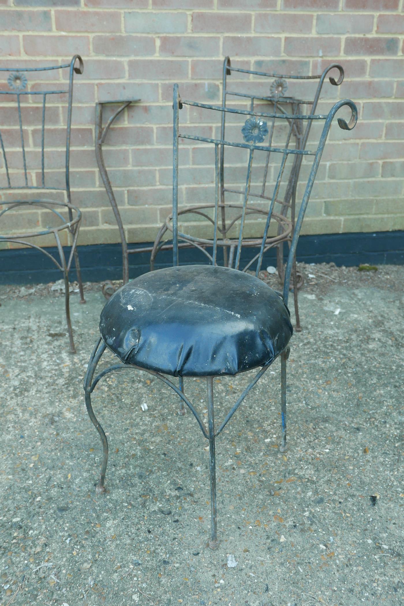 A set of six wrought iron garden chairs and matching table base, A/F lack seats - Image 3 of 4