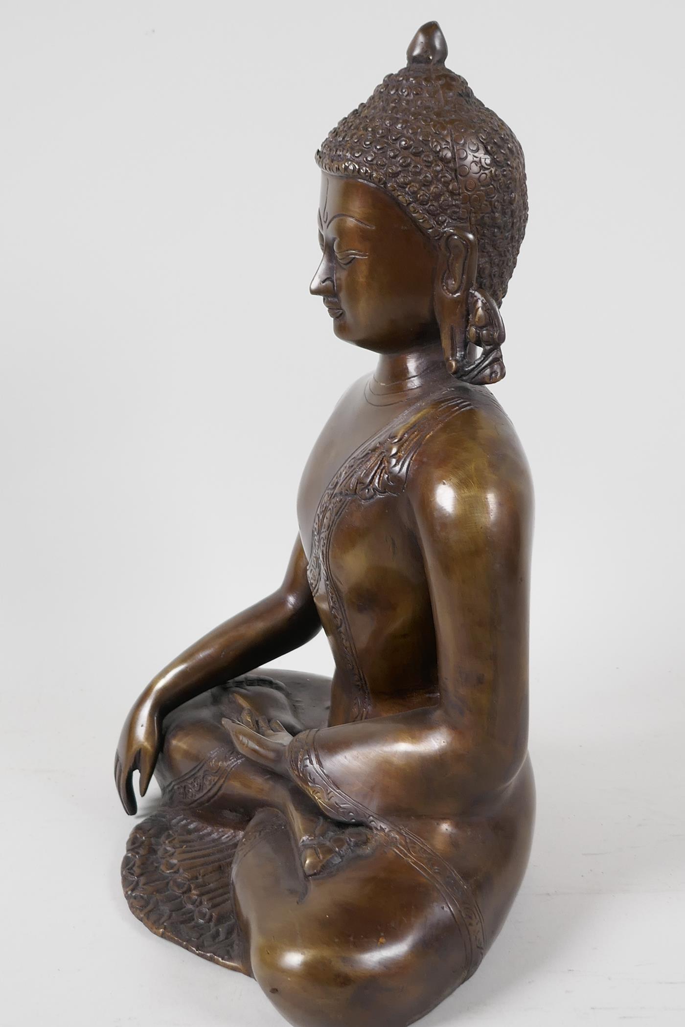 A Chinese bronze figure of Buddha, seated in meditation - Image 3 of 4