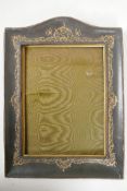 A vintage photo frame, with delicate gilt wire inlaid decorated aperture, 6½" x 8½"