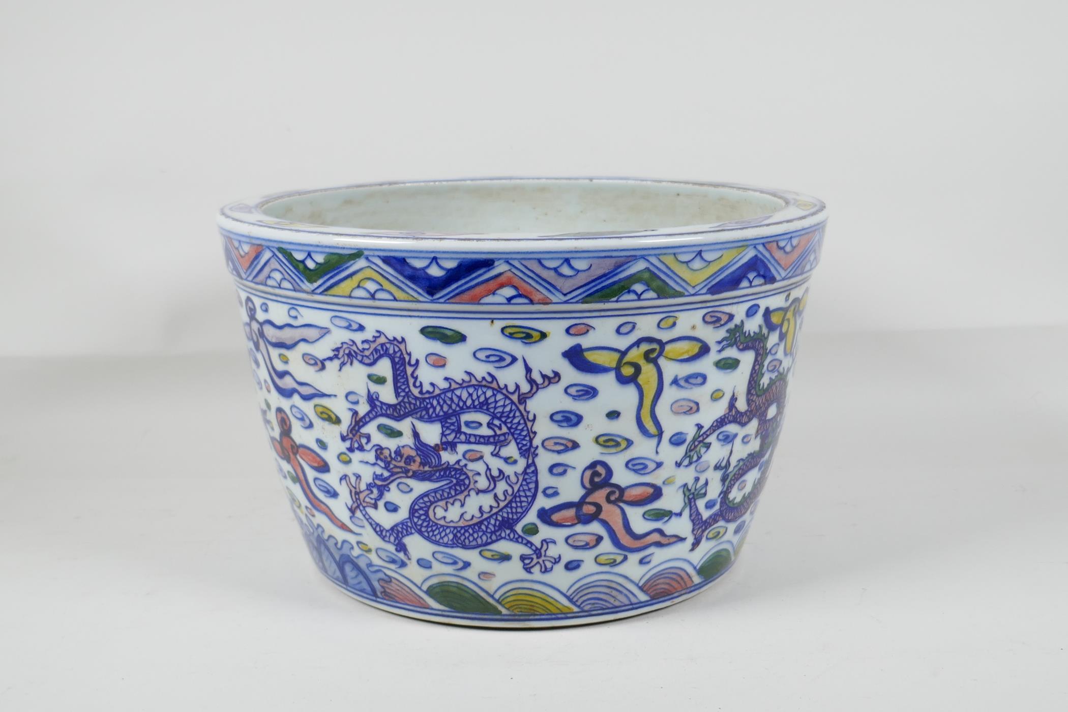 A Chinese Wucai style porcelain jardinere, decorated with dragons & the flaming pearl, 6 character - Image 4 of 7