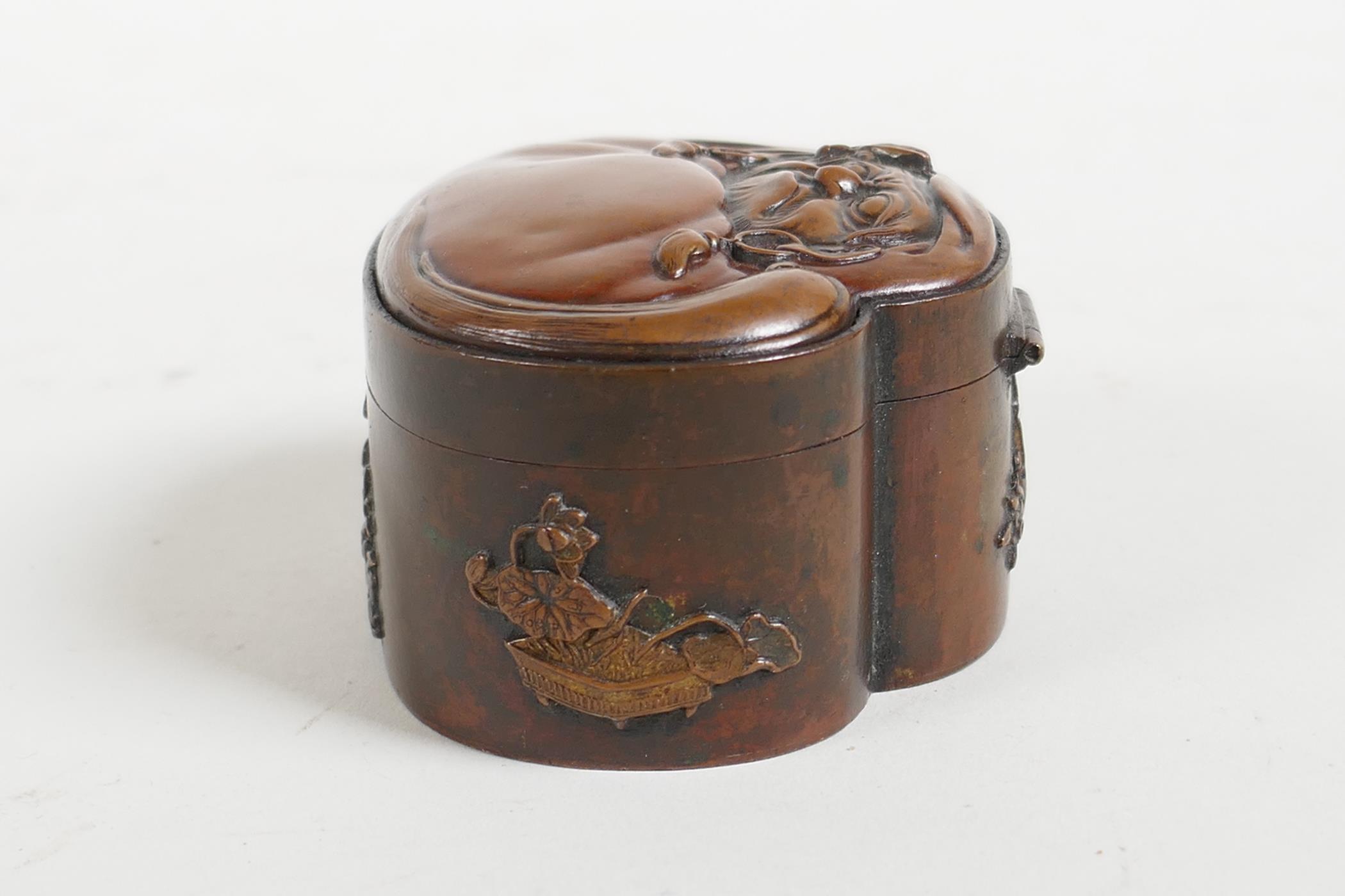 A Japanese Meiji period trinket box, the cover decorated with a wise man and wasp0, 2½" x 2" - Image 5 of 7
