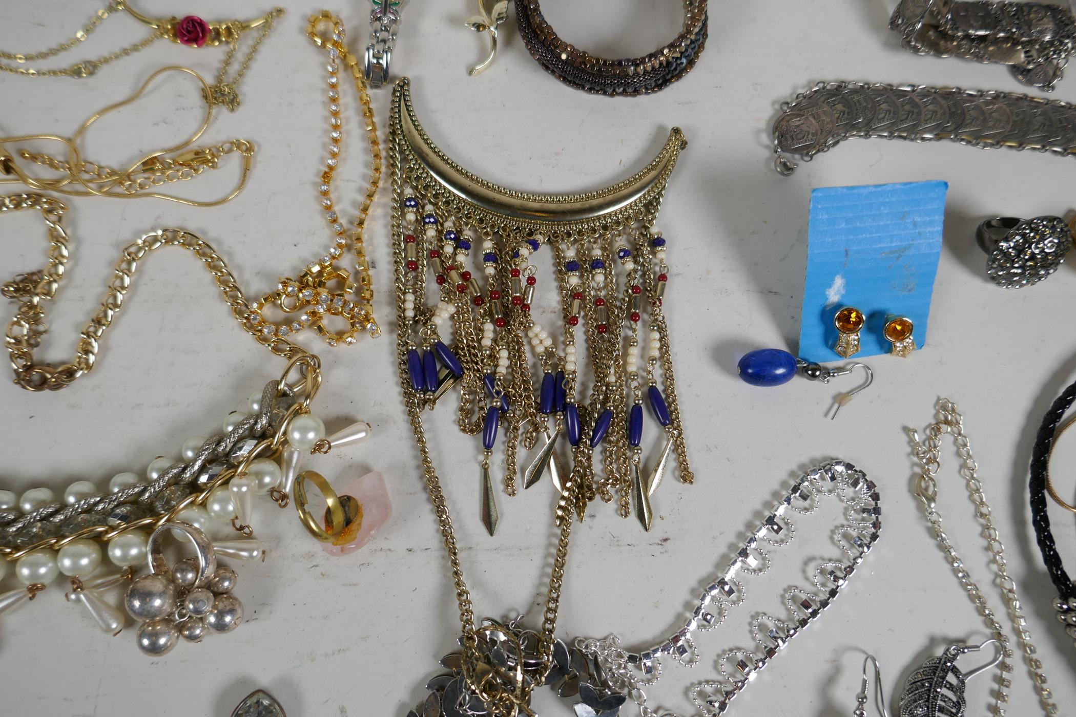 A quantity of contemporary costume jewellery - Image 2 of 7