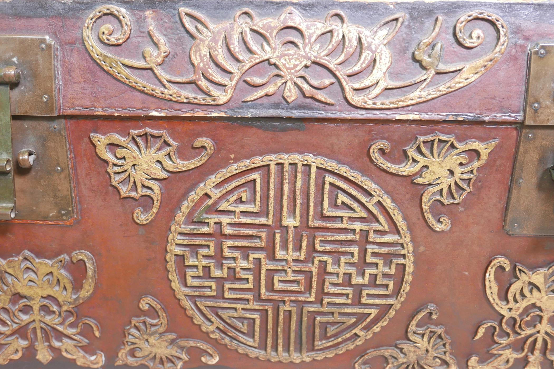 A chinoiserie lacquered pigskin trunk, with parcel gilt raised moulded decoration and brass - Image 4 of 5