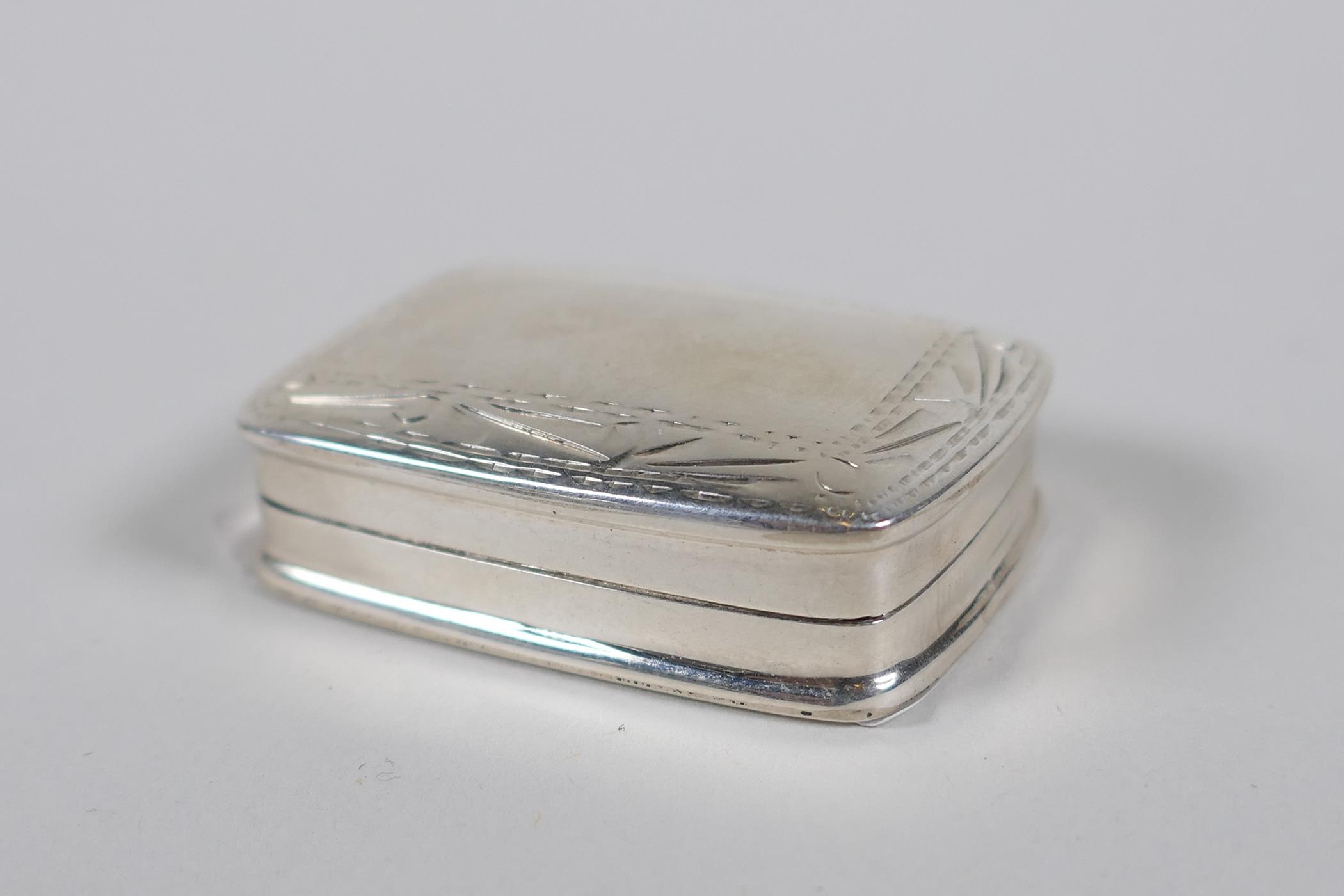 A 925 silver pill box with chased deco to the cover, 1½"